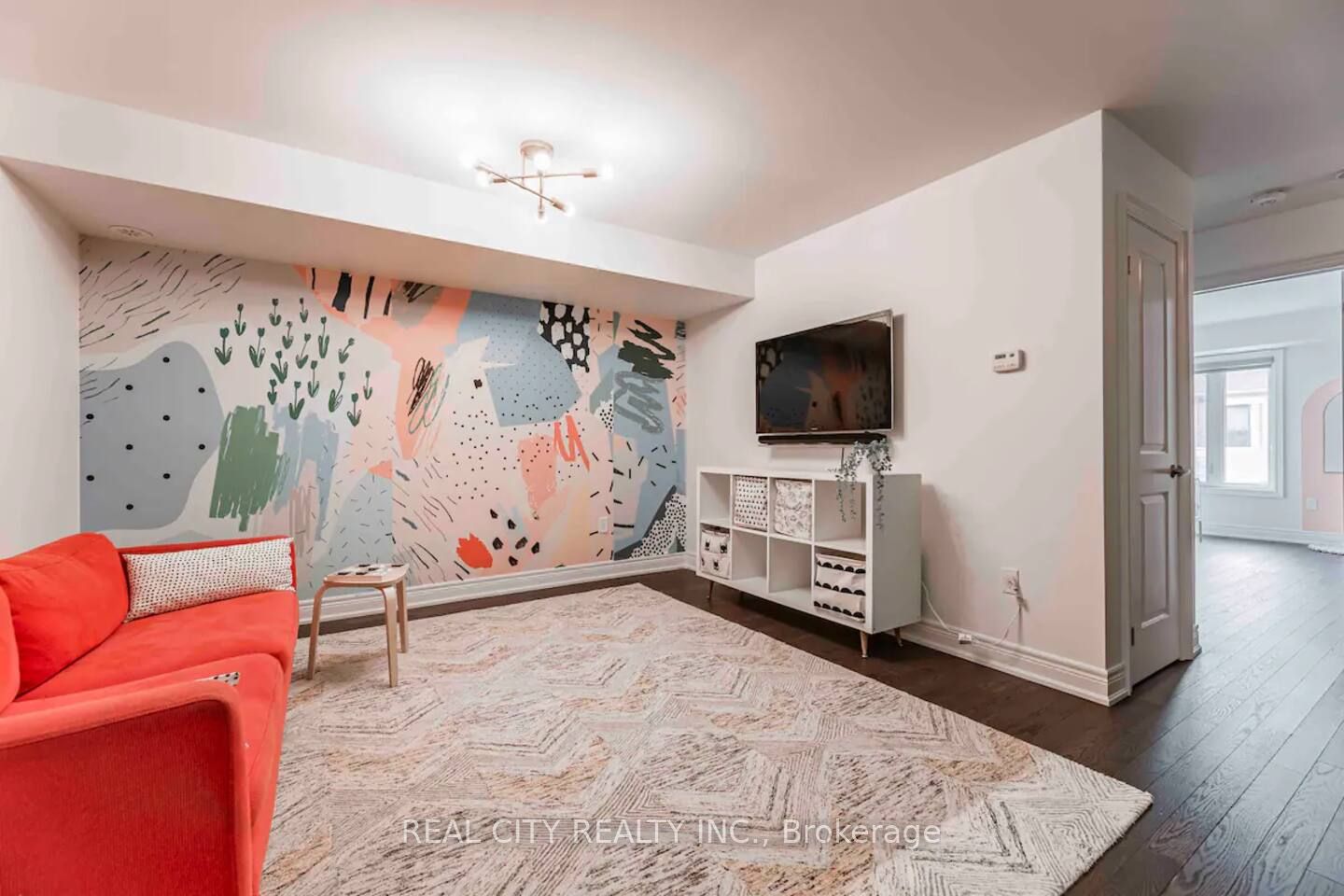 48 Hiawatha Court, Vaughan 4