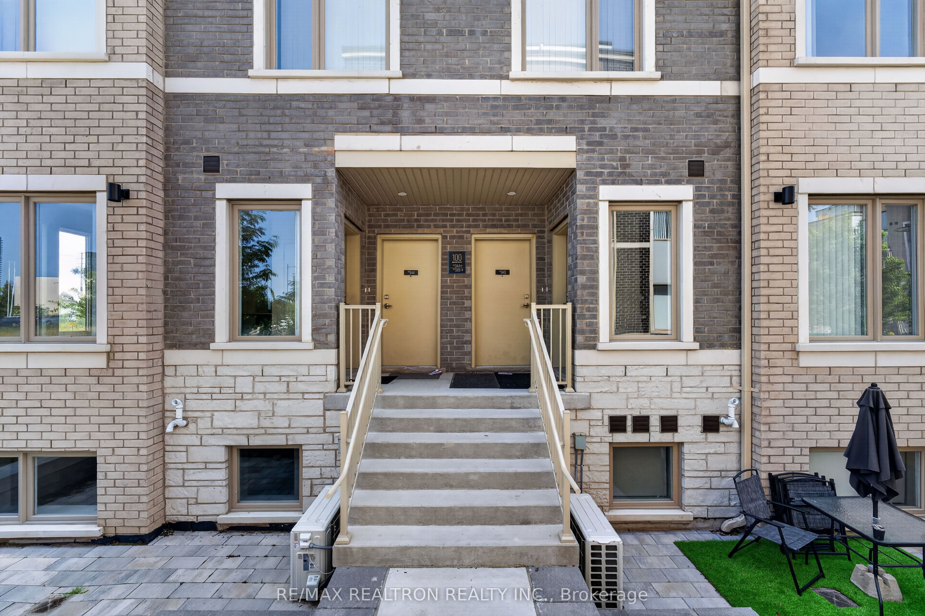 Unit 343 - 100 Honeycrisp Crescent, Vaughan 2