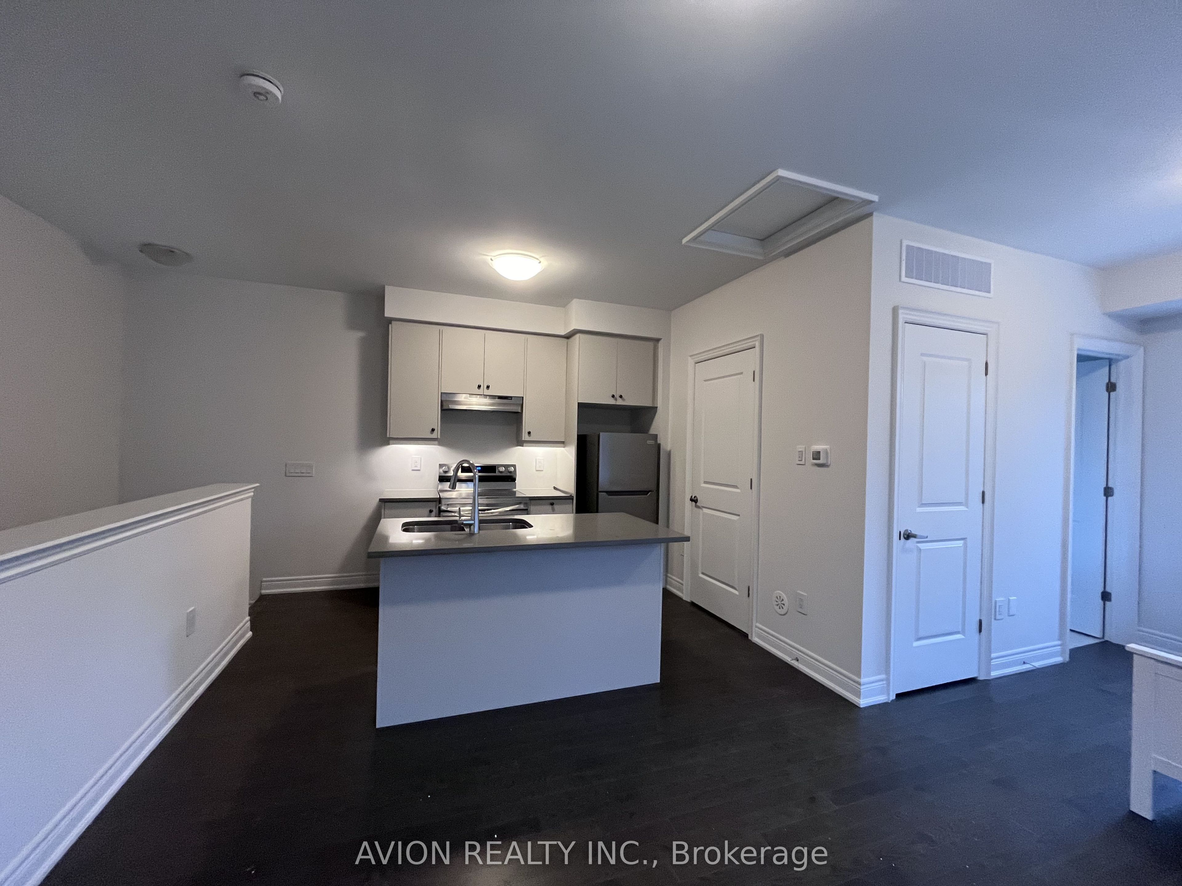 Unit coach - 6 Fred Lablanc Drive E, Markham 5