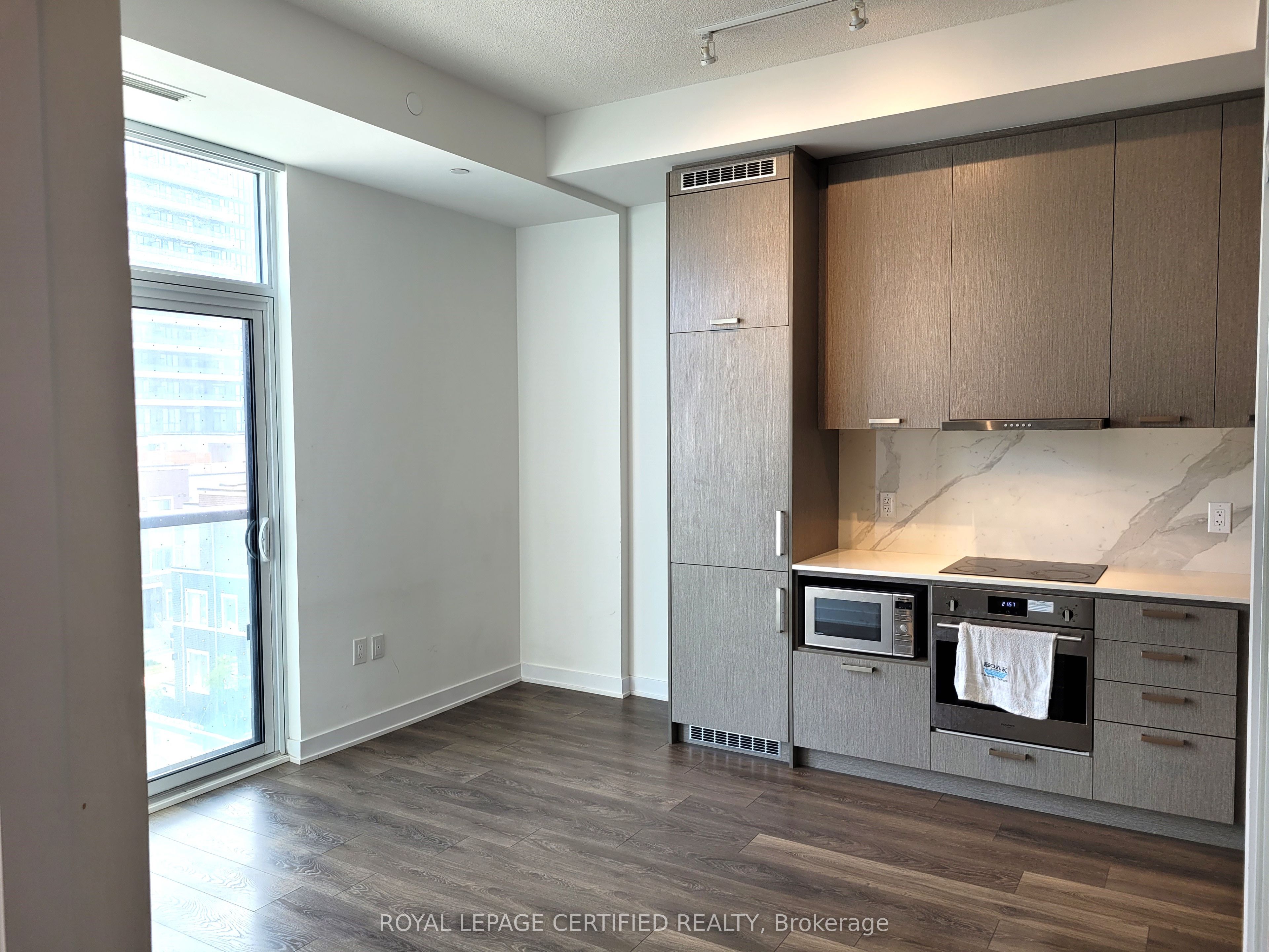 Unit 503 - 10 Honeycrisp Crescent, Vaughan 5