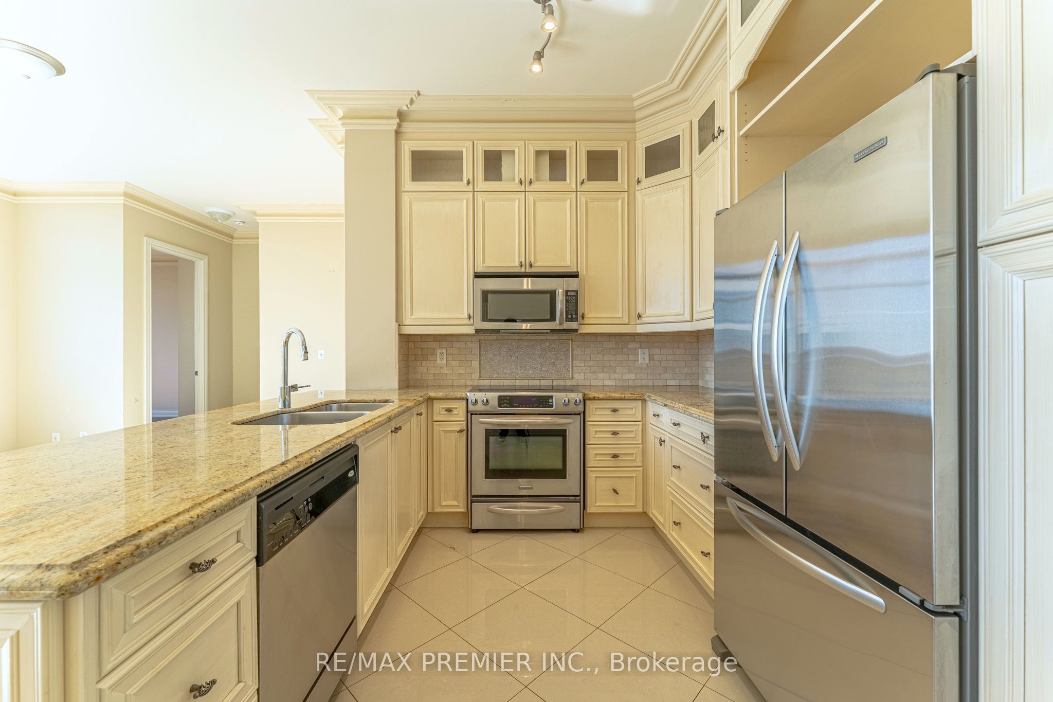 Unit PH04 - 9235 Jane Street, Vaughan 5