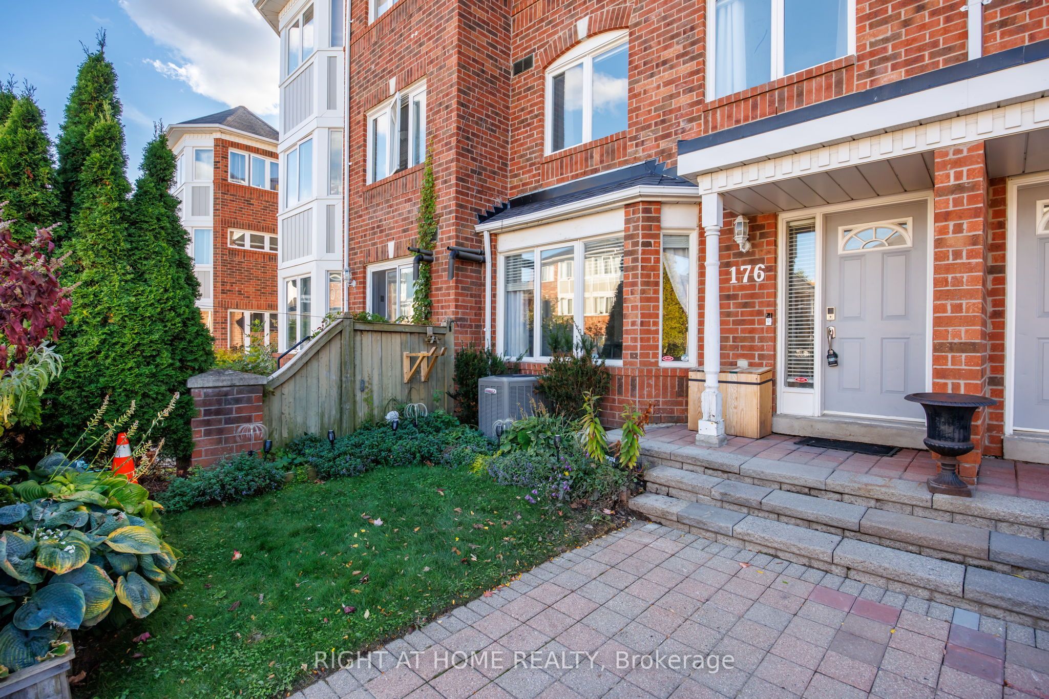 Unit 176 - 18 Clark Avenue W, Vaughan 3