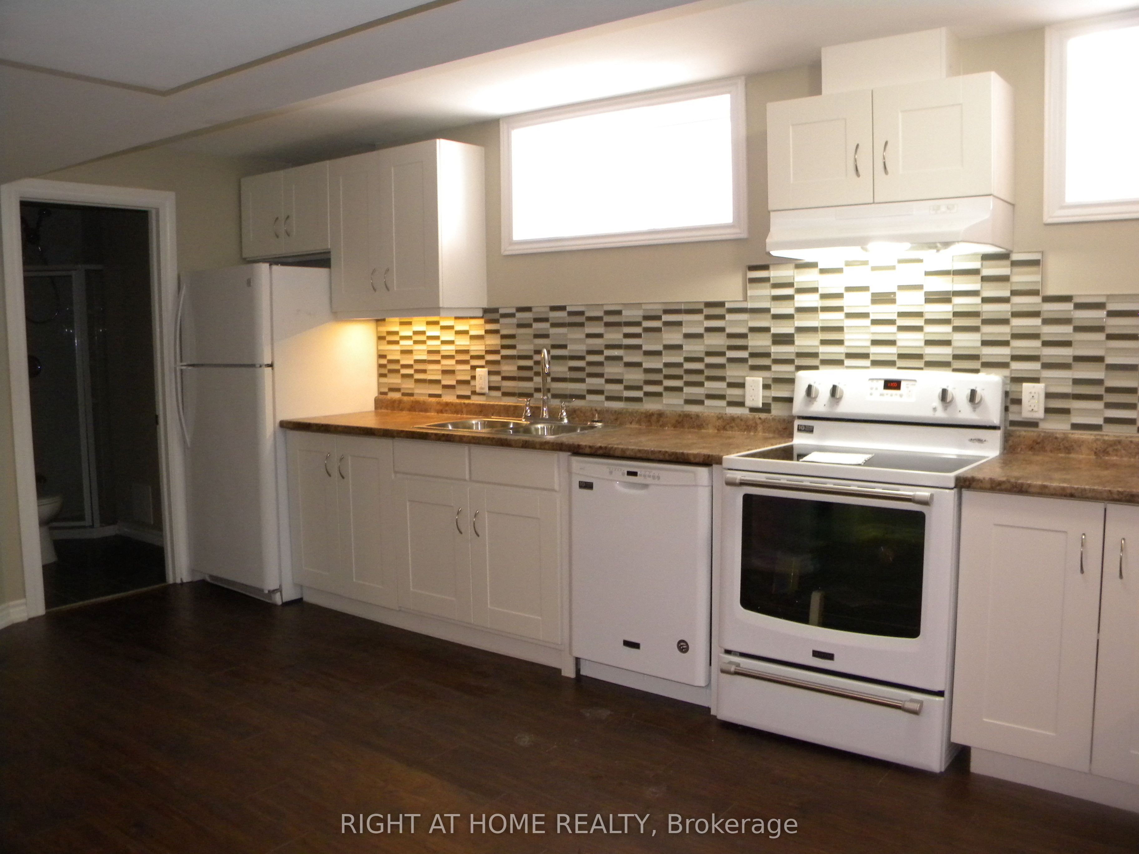 Unit B - 42 Westminster Circle, Barrie 2