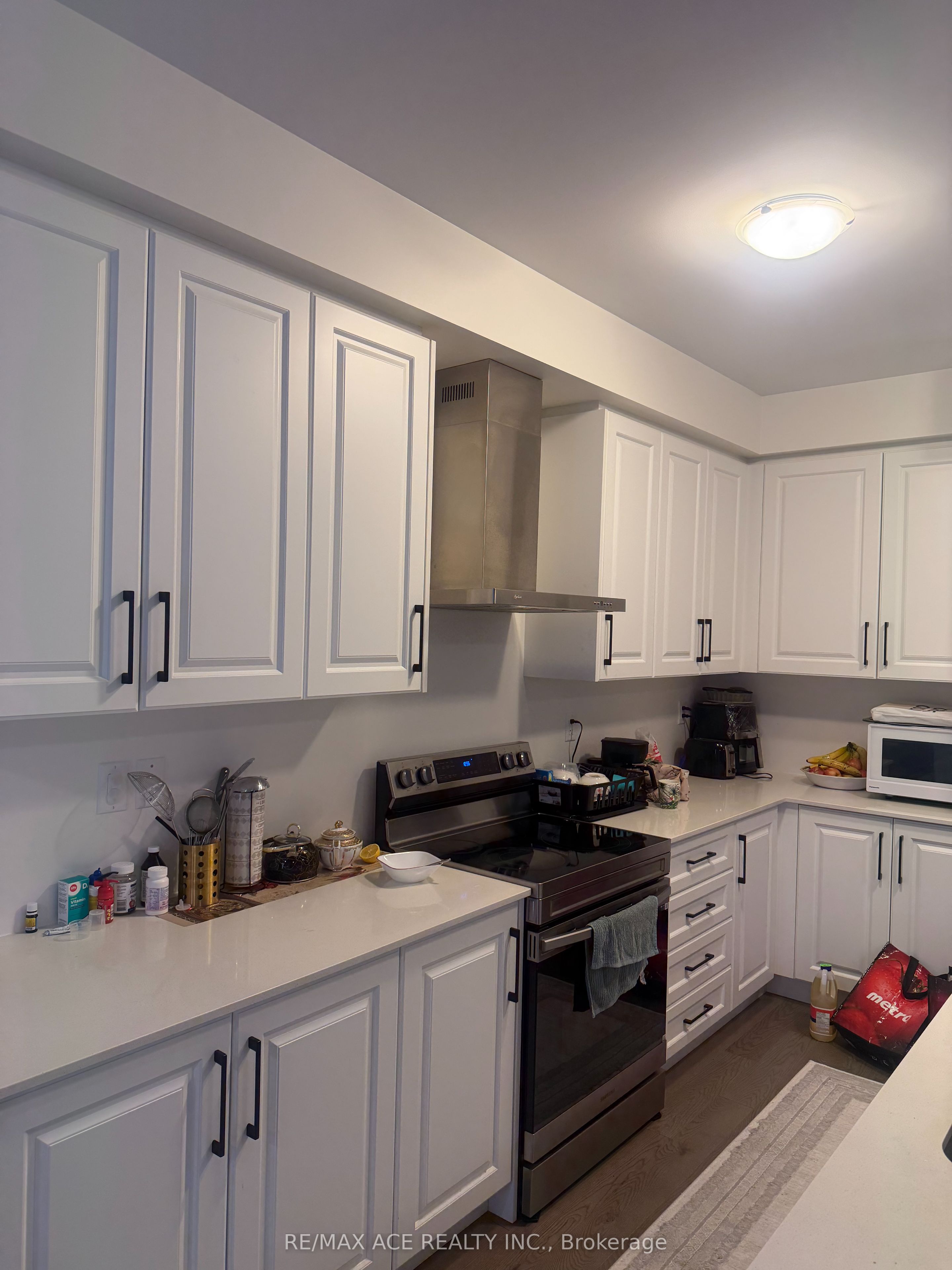 94 Phoenix Boulevard, Barrie 2