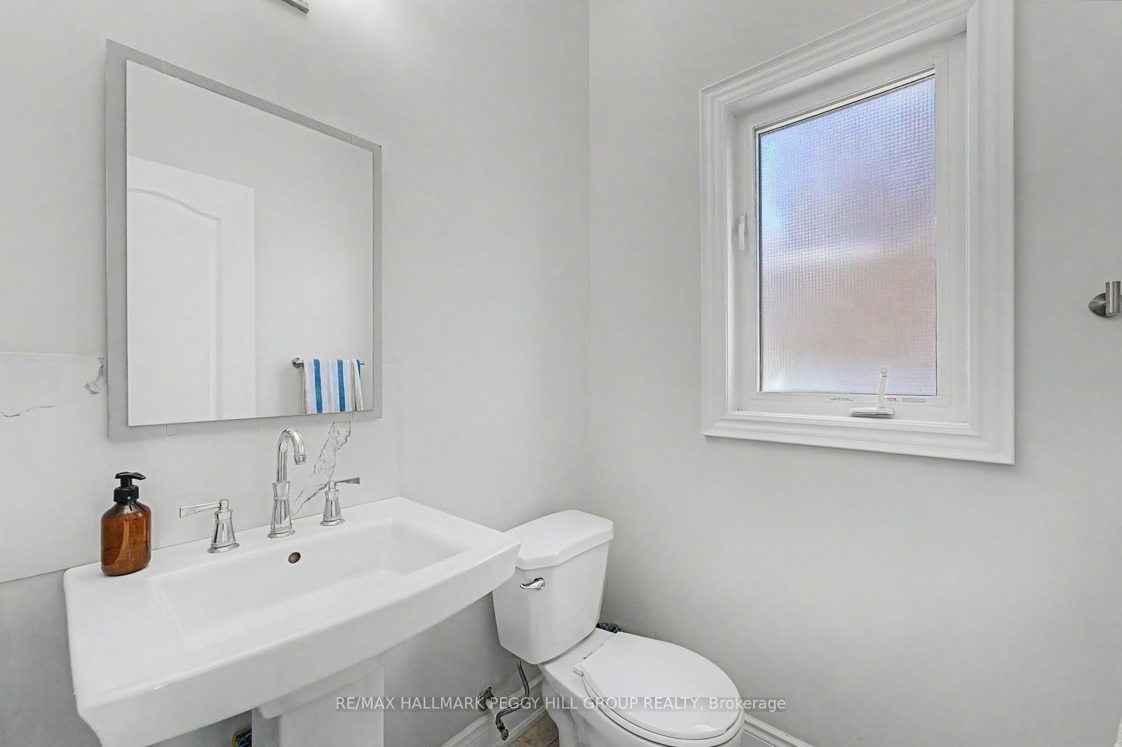 Unit Upper - 53 Nathan Crescent, Barrie 5