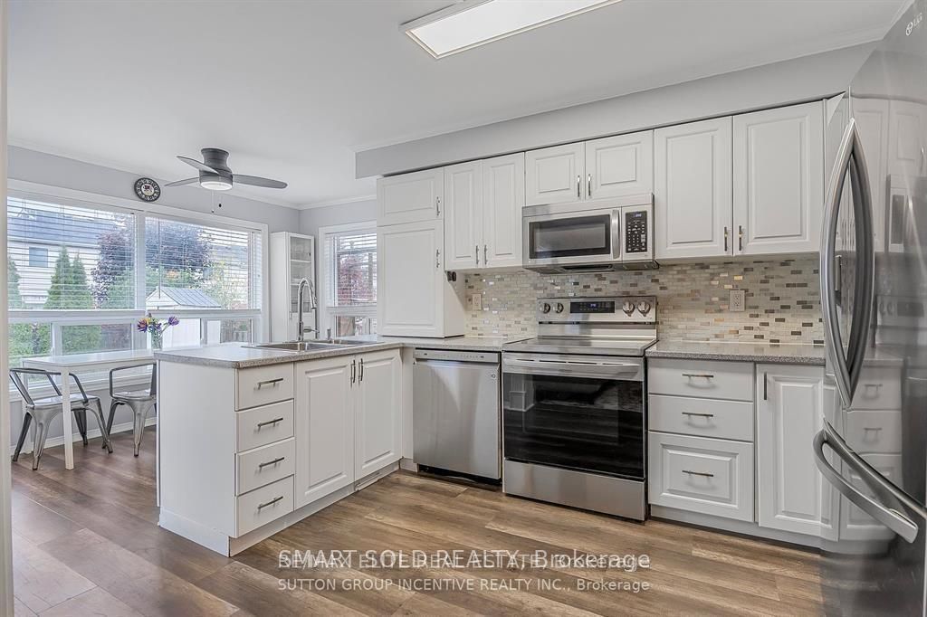 Unit Upper Bedroom - 28 Leggott Avenue, Barrie 2