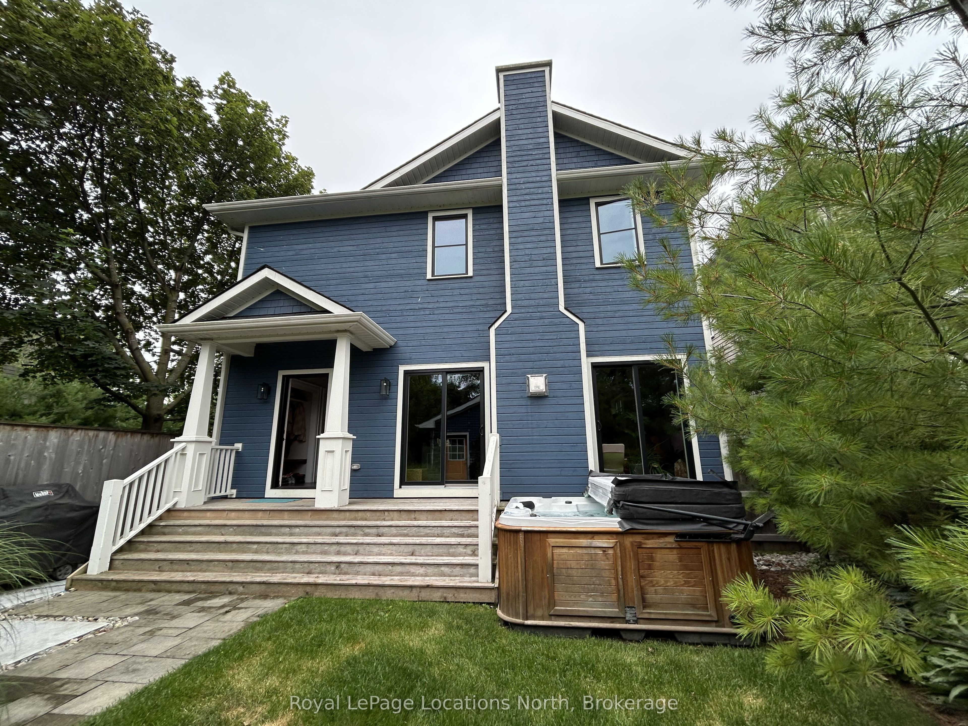10 NIAGARA Street, Collingwood 4
