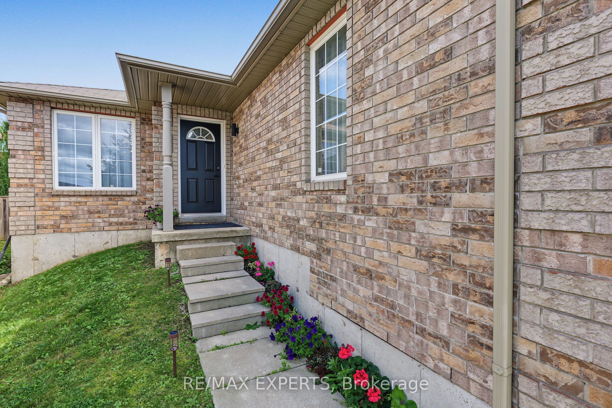 Unit Upper - 17 Michelle Drive, Barrie 2