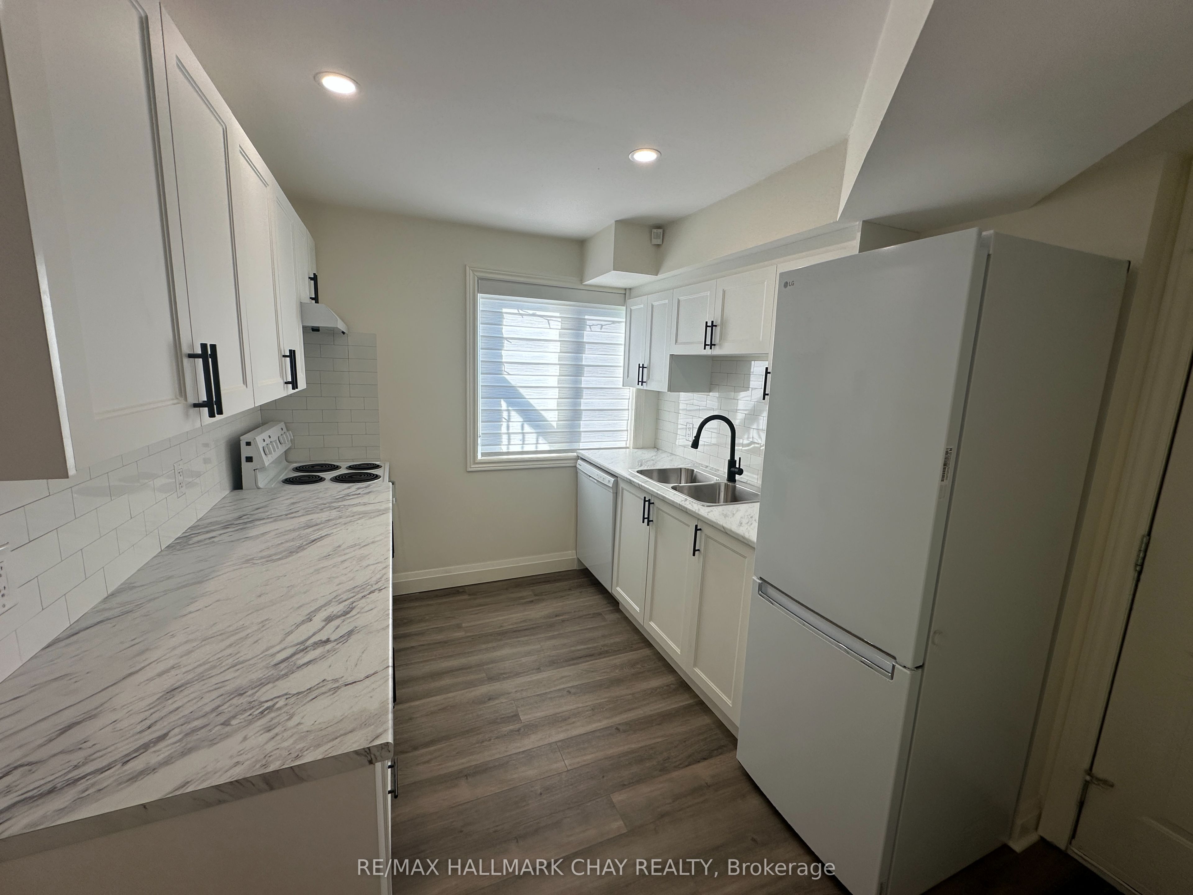 64 Logan Court, Barrie 4