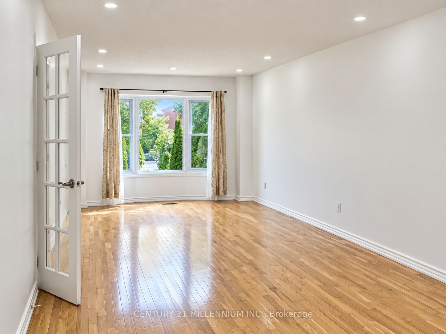 6 Carruthers Crescent, Barrie 2