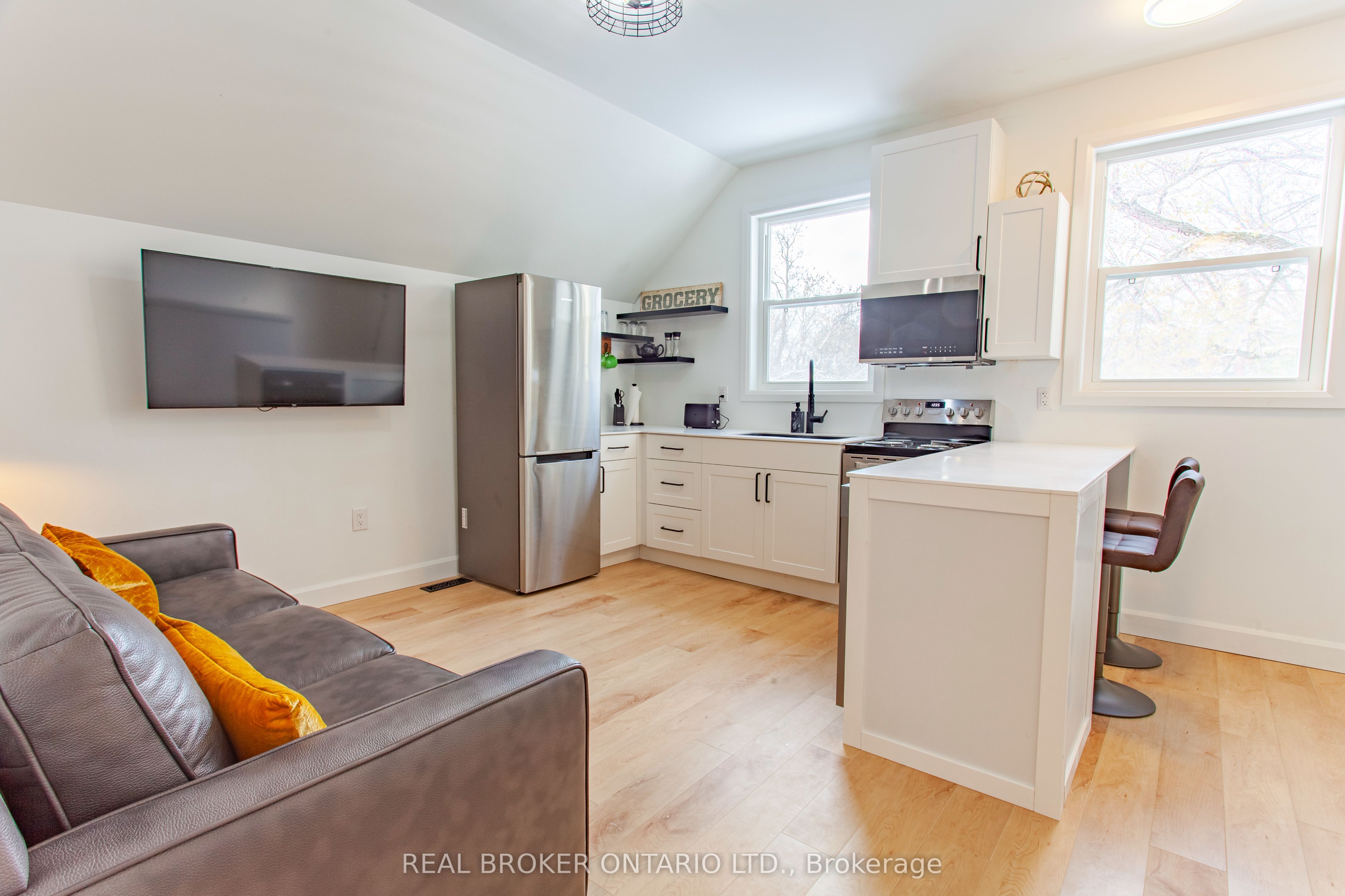 Unit Upper - 97 ALBERT Street S, Orillia 1