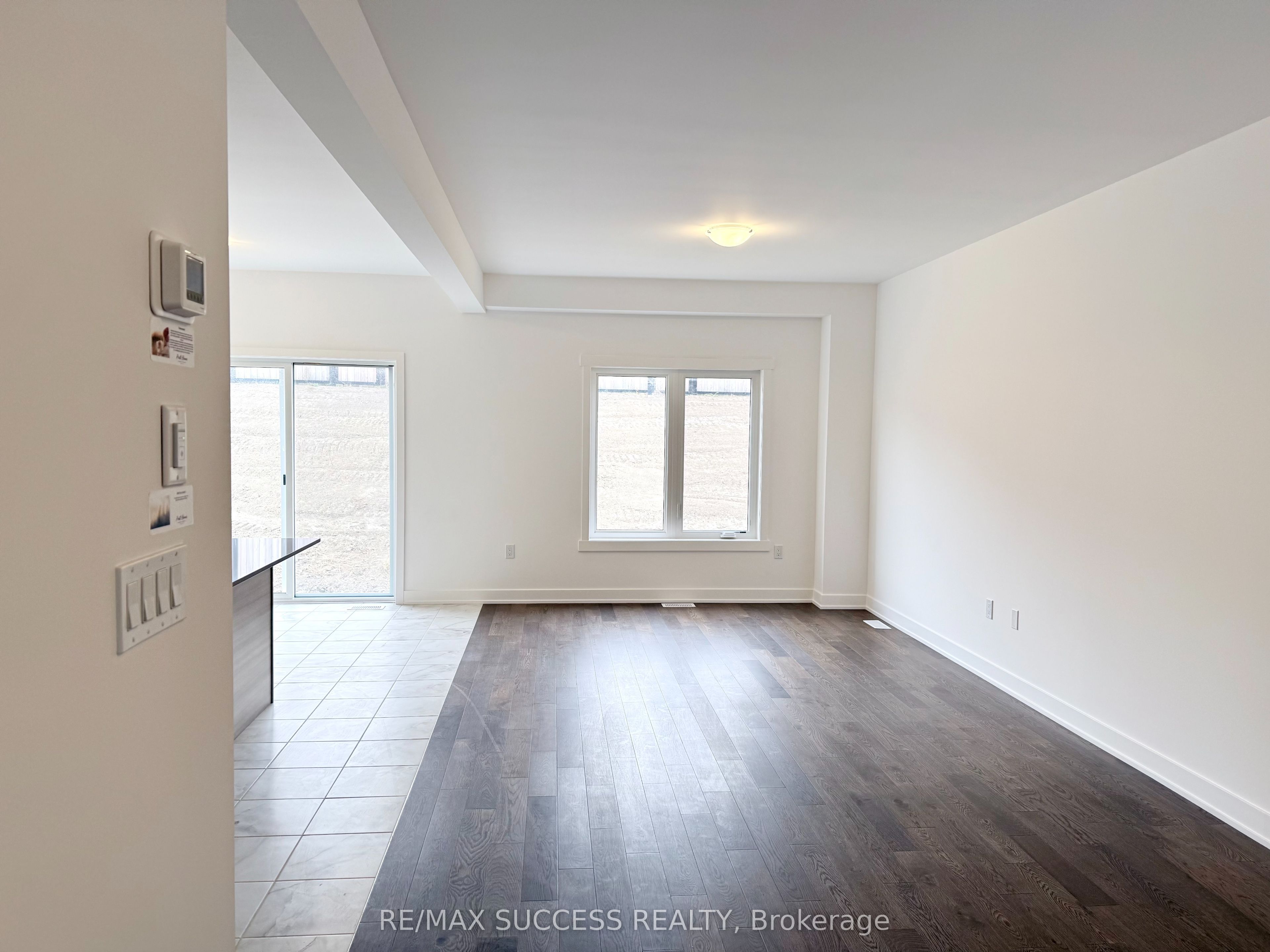 95 FLAN Boulevard, Barrie 4