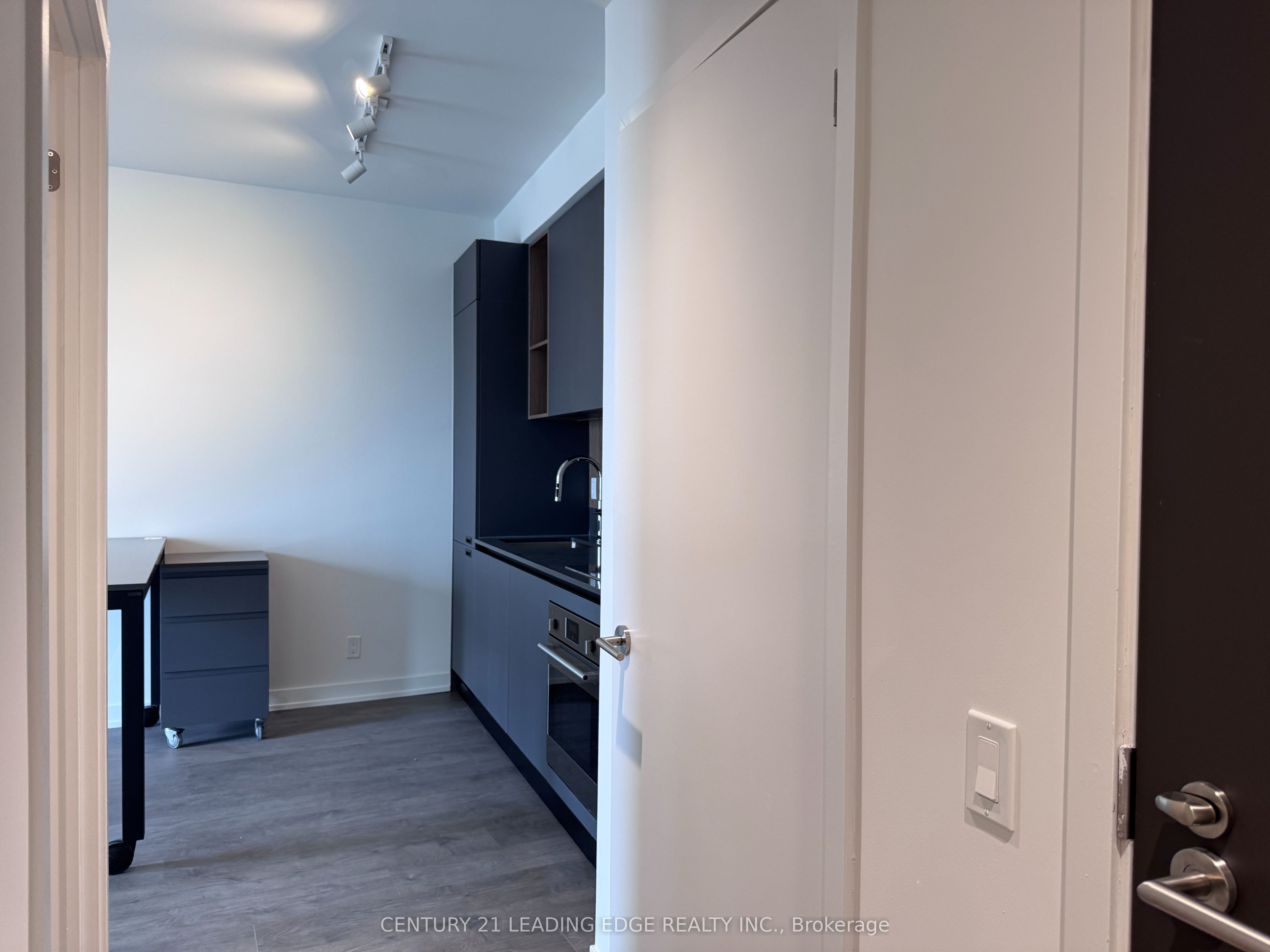 Unit 1606 - 39 Mary Street, Barrie 4