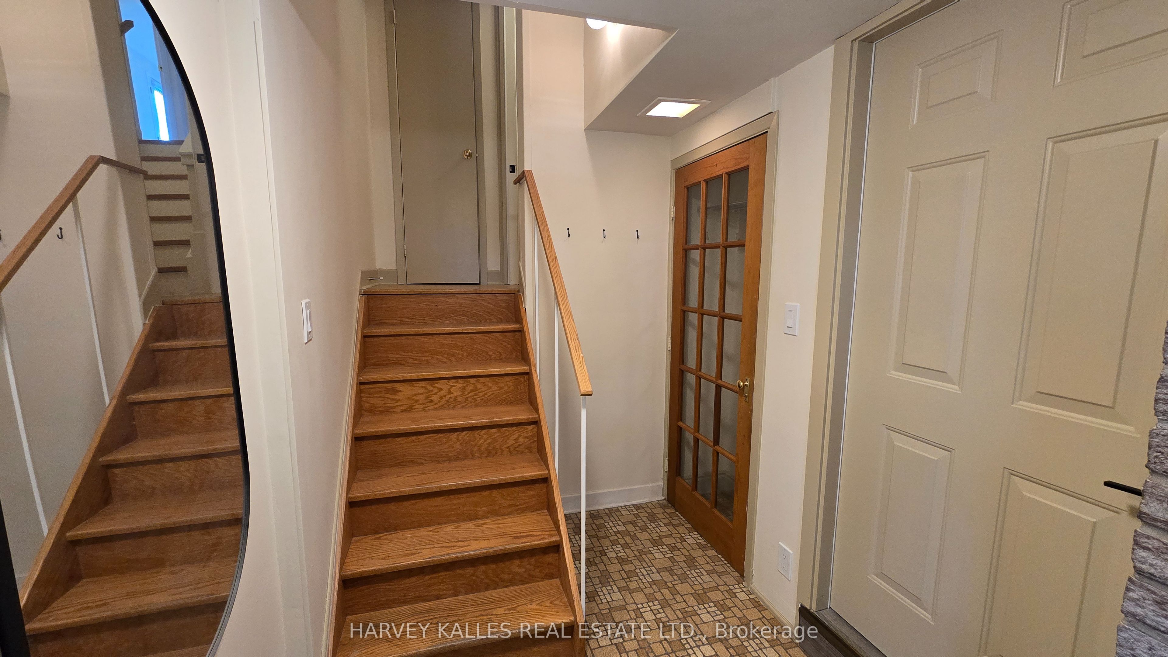 Unit Upper - 279 Cornelius Parkway, North York 4