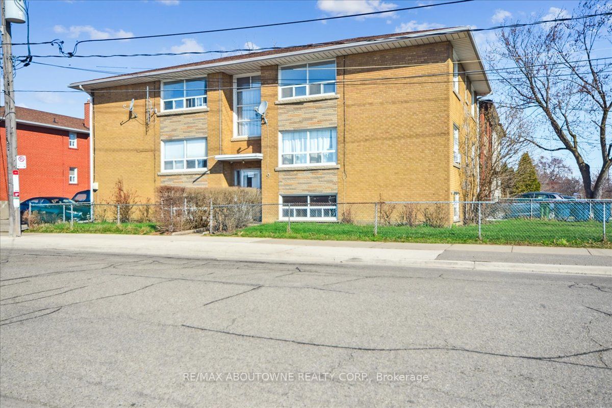 Unit 6 - 2 Wesley Street, Etobicoke 2
