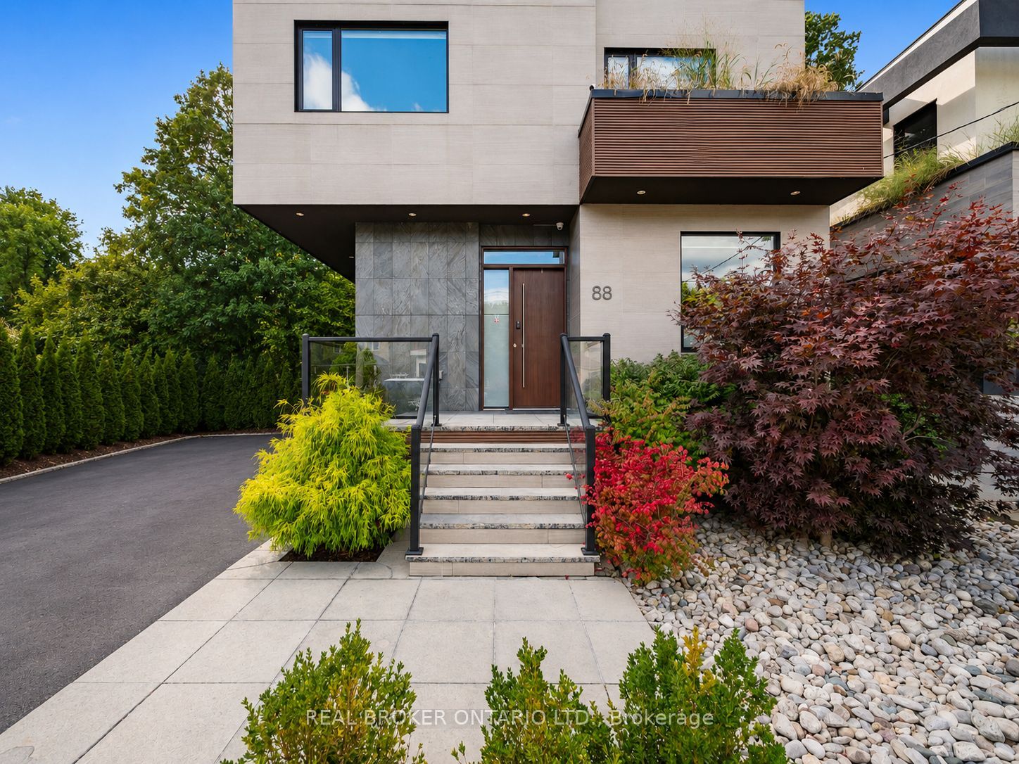 88 South Kingsway Way, Toronto 4
