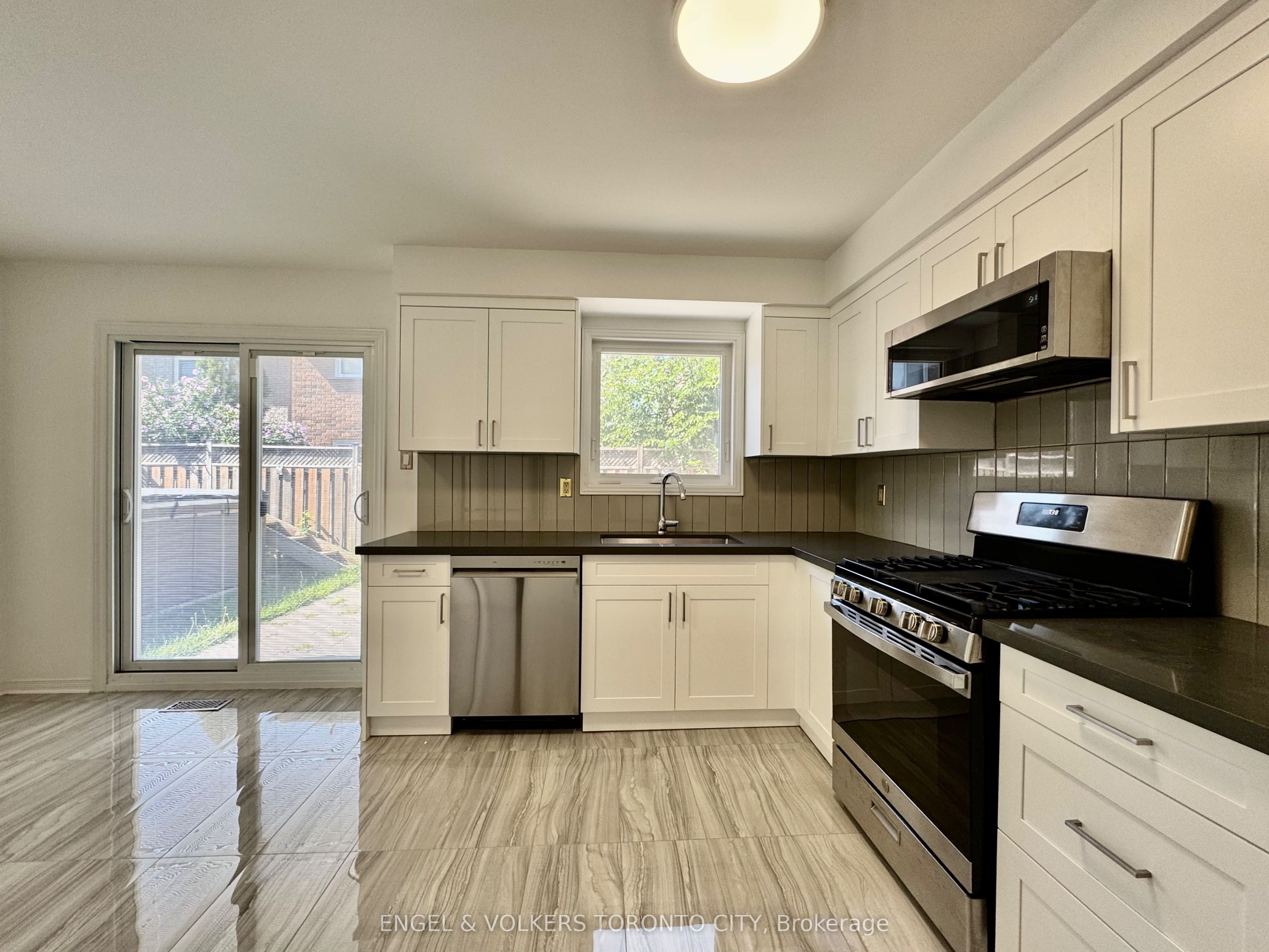 2052 Oak Bliss Crescent, Oakville 5