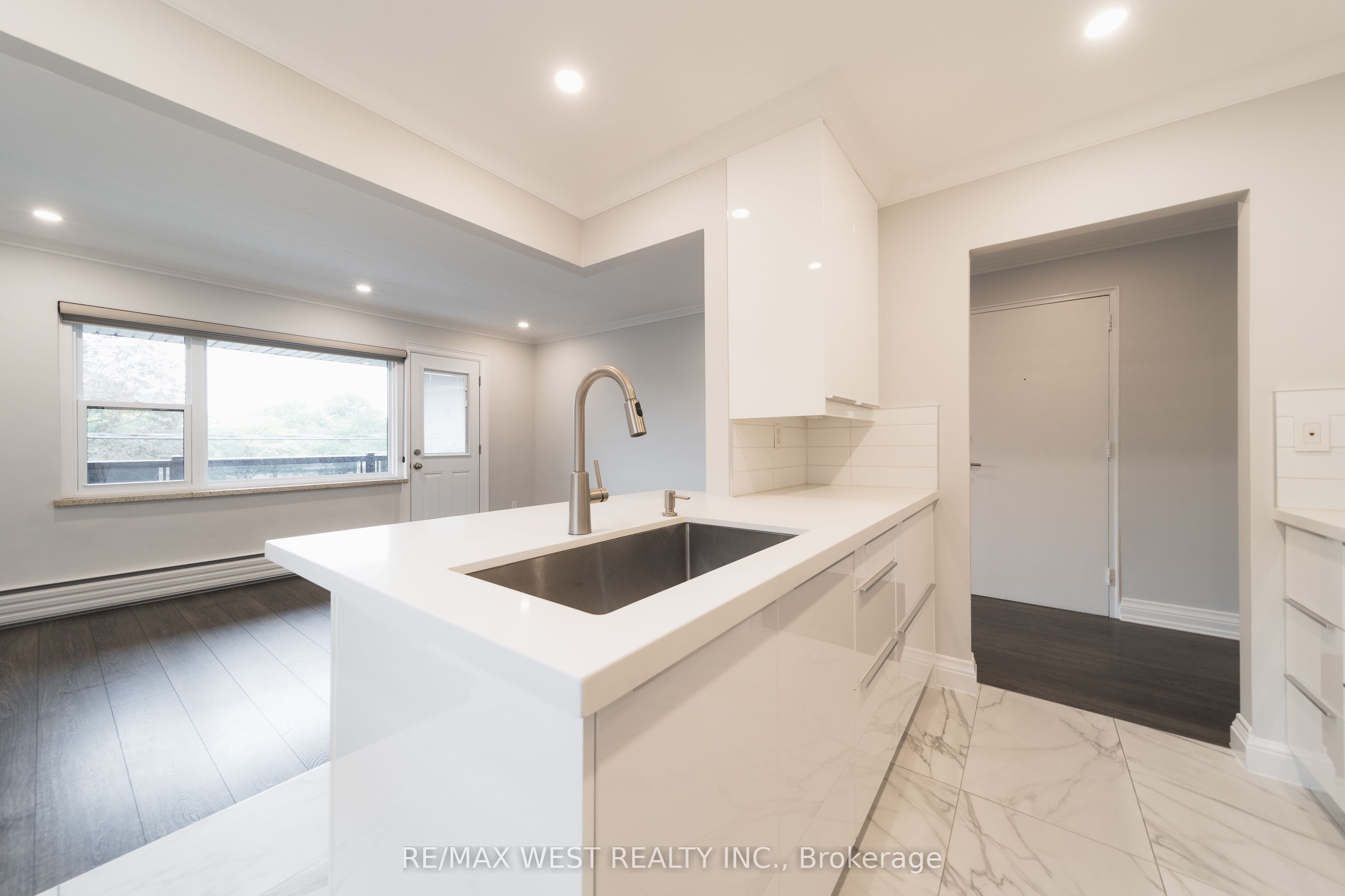 Unit 7 - 237 Melrose Street, Etobicoke 3