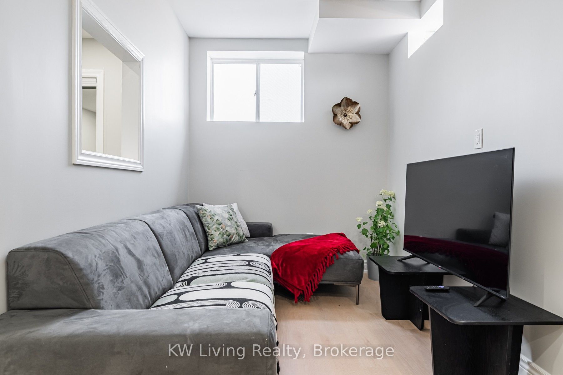 Unit Basement - 72 bermondsey Way, Brampton 5