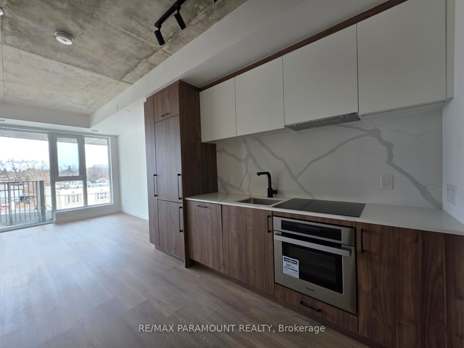 Unit 418 - 689 The Queensway Drive, Etobicoke 3