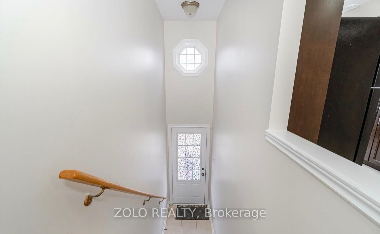 4 Soldier Street, Brampton 2