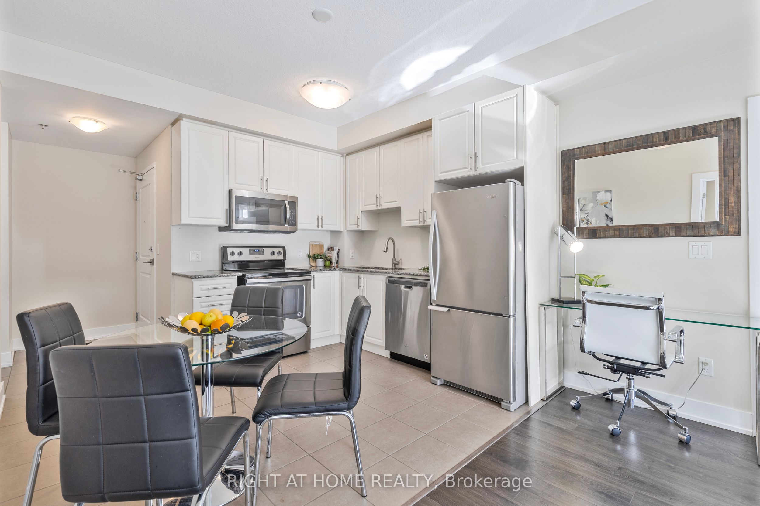 Unit 423 - 2486 Old Bronte Road, Oakville 2