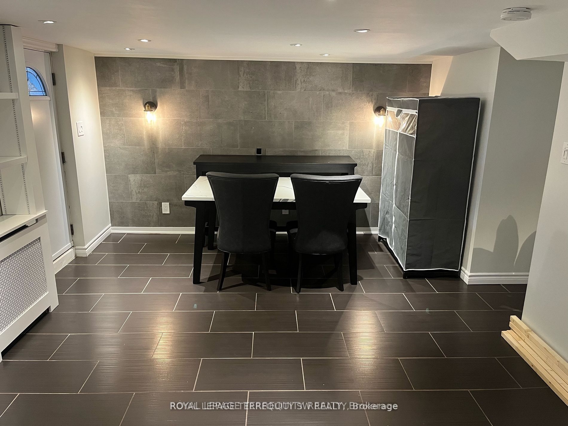 Unit Bsmt - 31 Chamberlain Avenue, Toronto 4