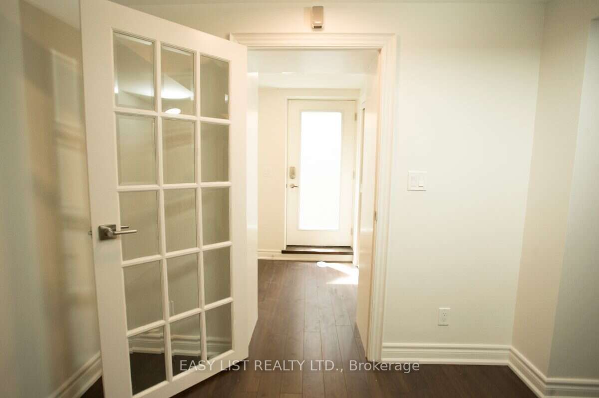 2 Princess Anne Crescent, Etobicoke 3