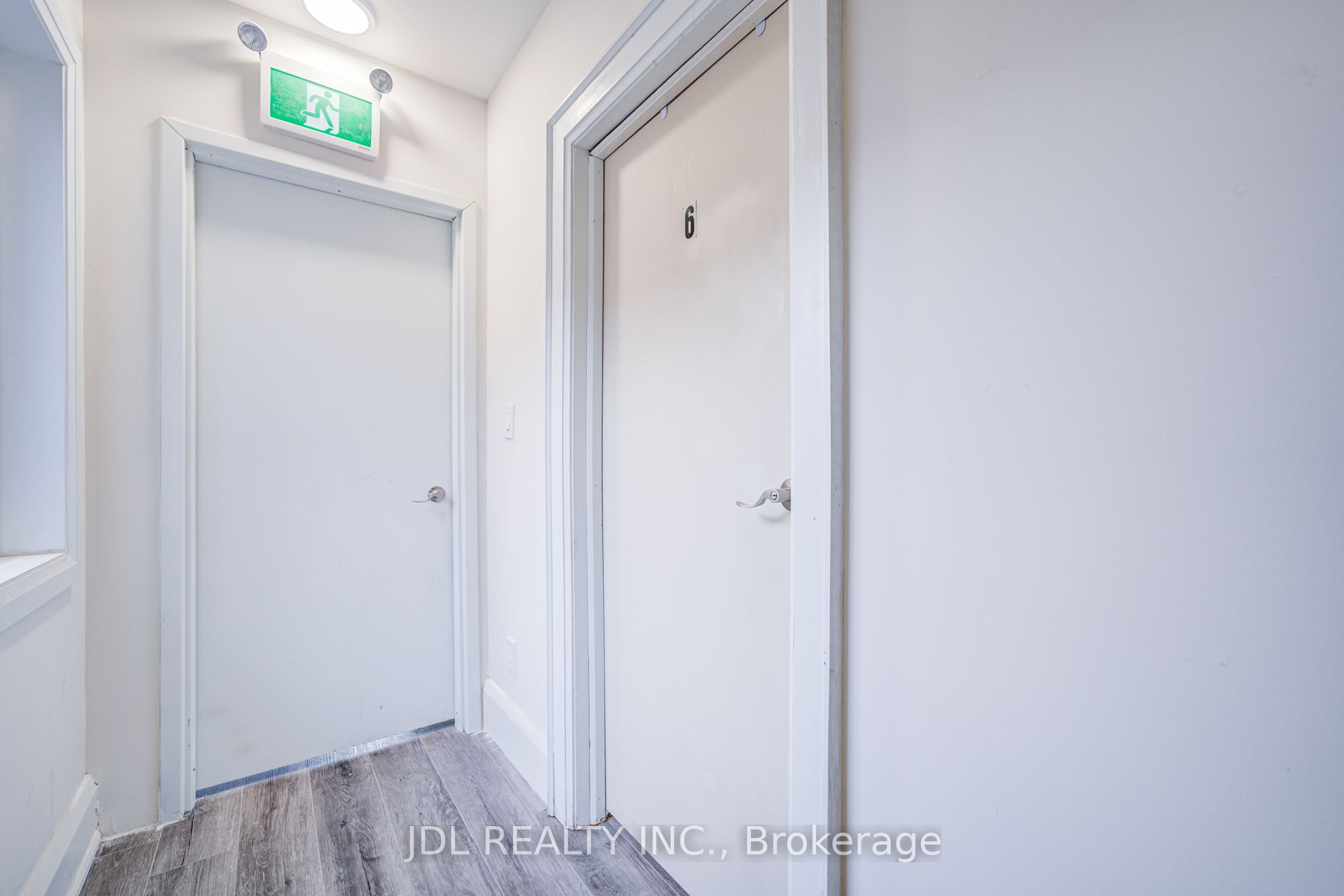 Unit 6 - 5 Sorauren Avenue, Toronto 2