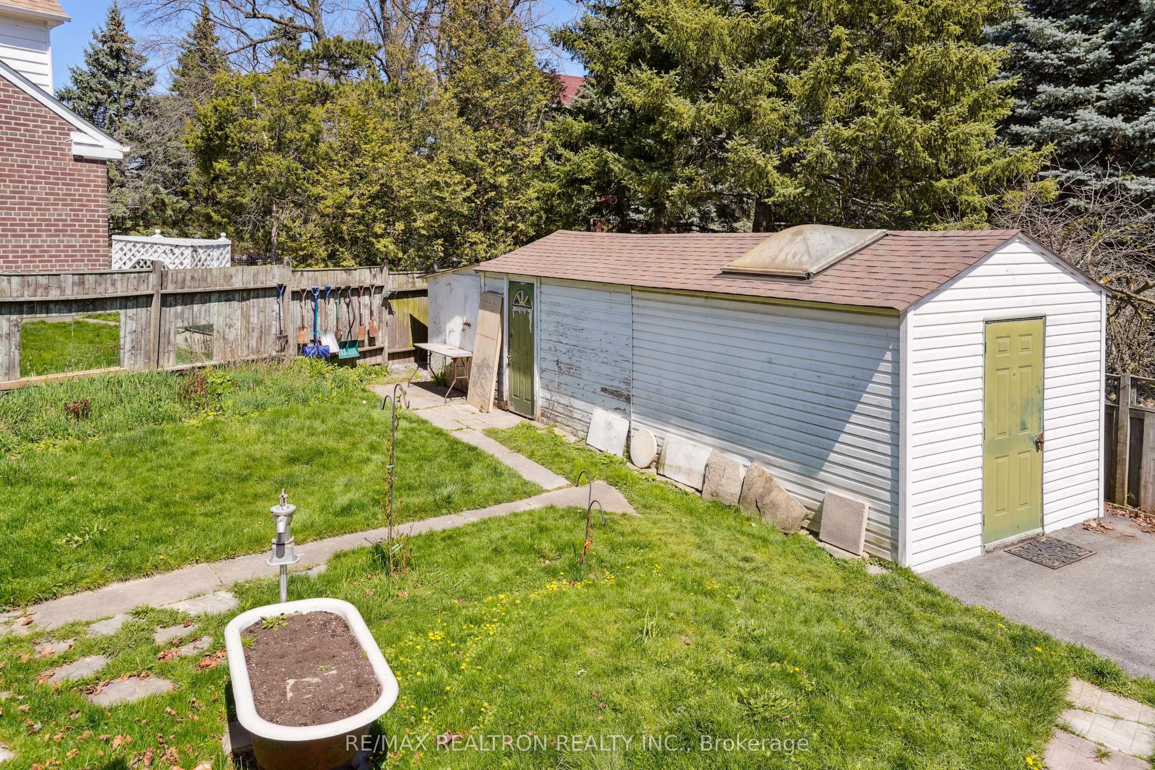 Unit Lower Level - 2585 Lake Shore Boulevard W, Etobicoke 3