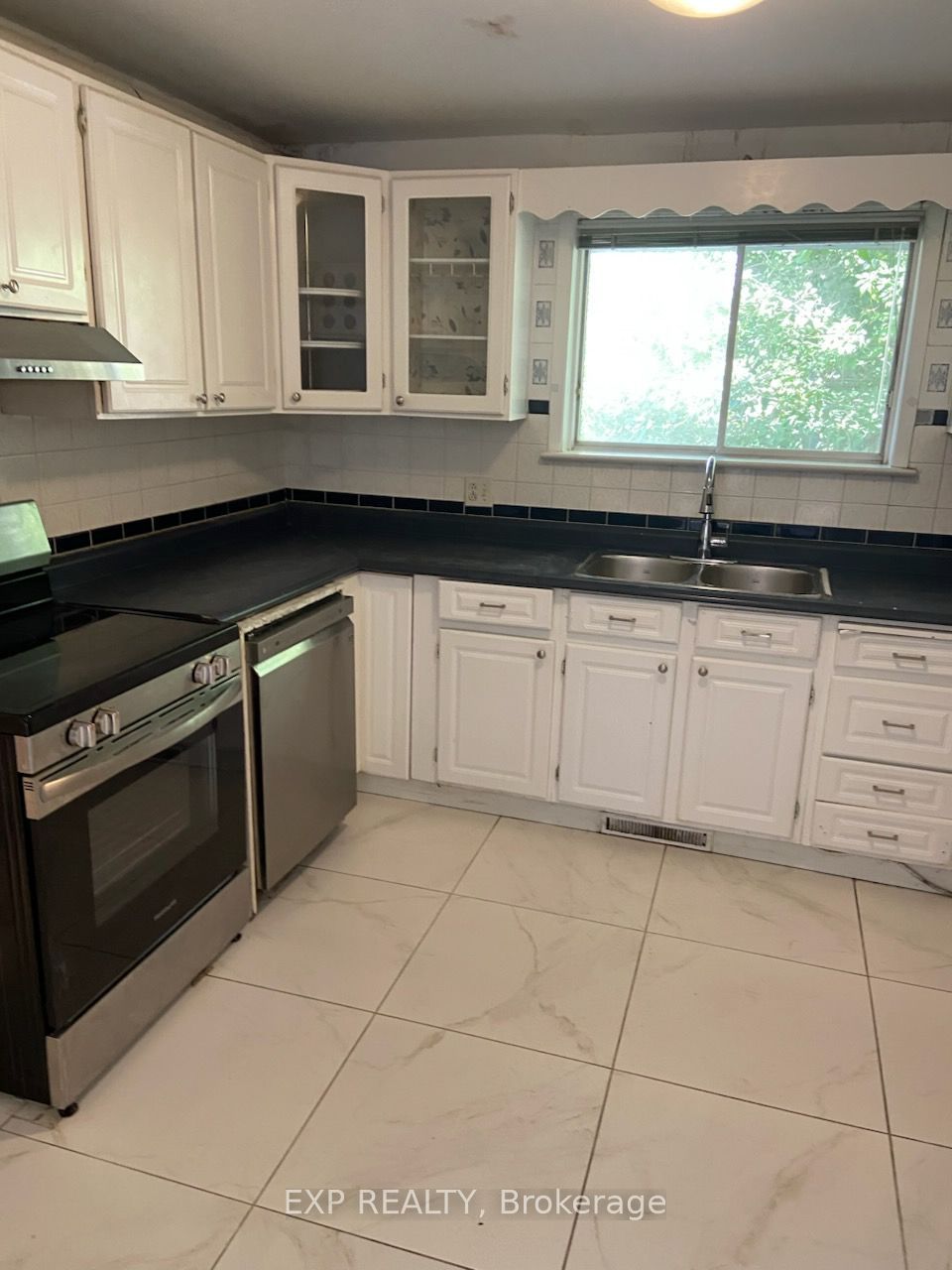 210 South Service Road, Mississauga 5