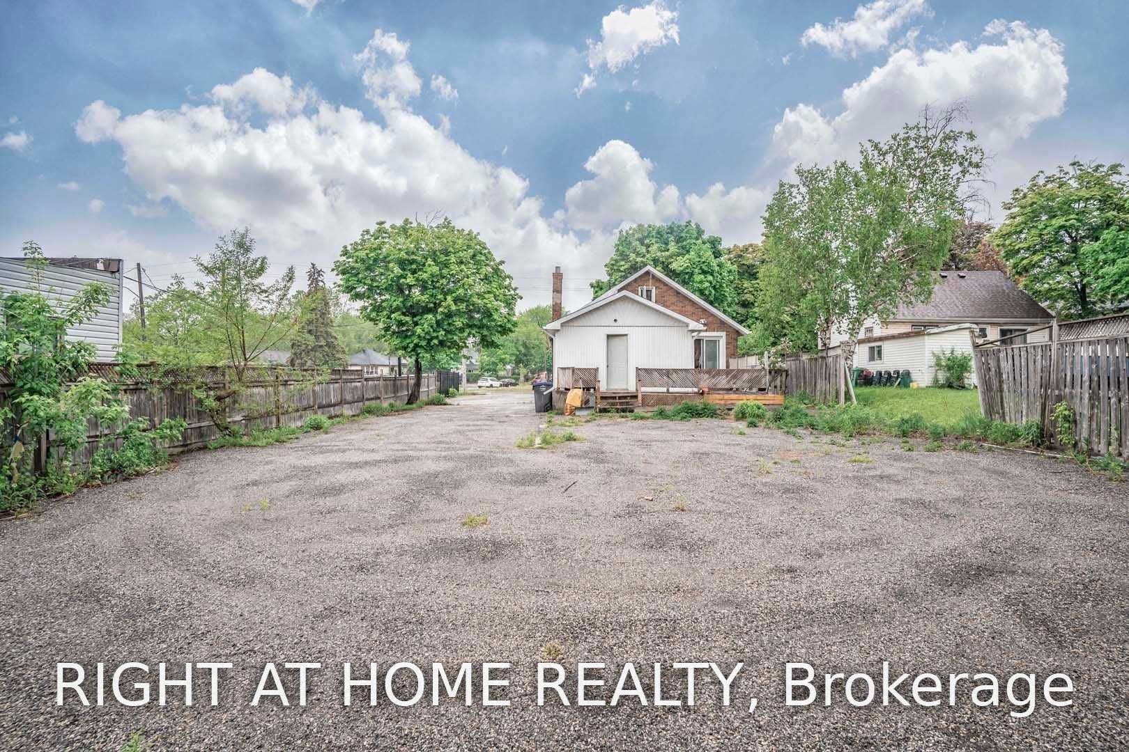 271 Queen Street, Brampton 3