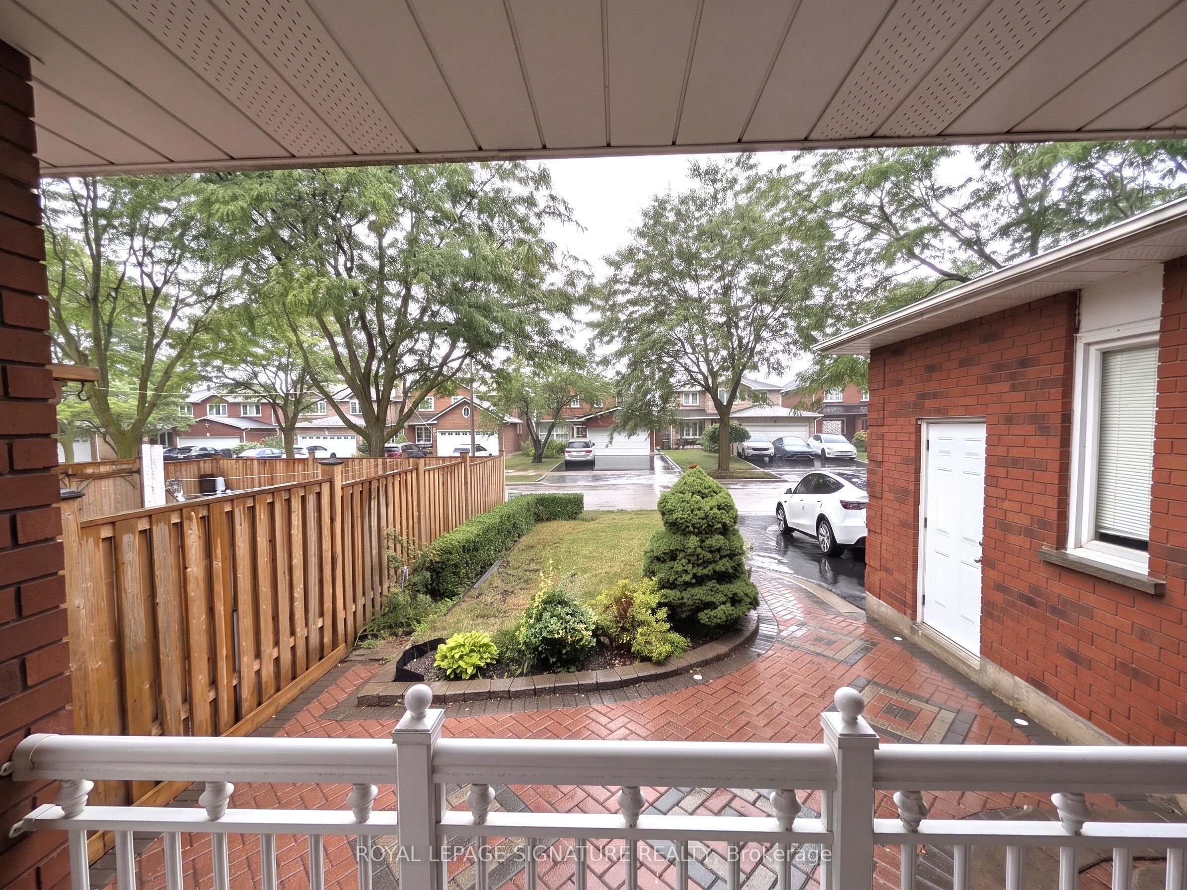 44 Bankview Circle, Etobicoke 3