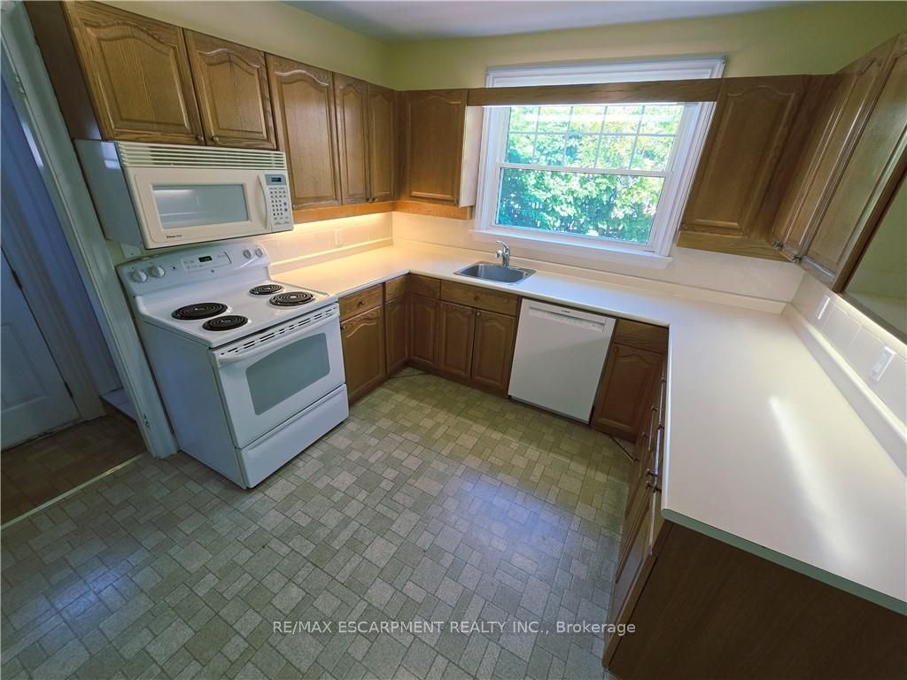 2047 James Street, Burlington 5