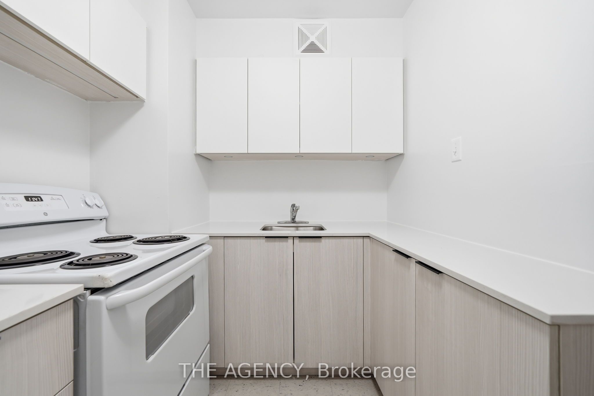 Unit 1910A - 2350 Dundas Street W, Toronto 4