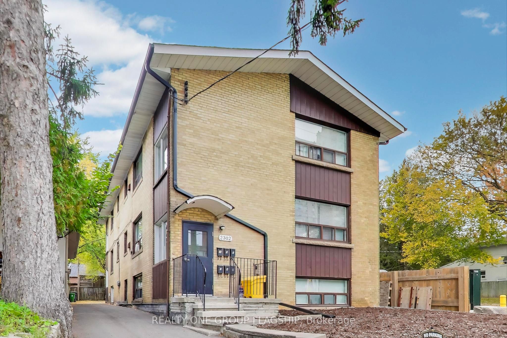 Unit 1A - 2302 Lake Shore Boulevard W, Etobicoke 2