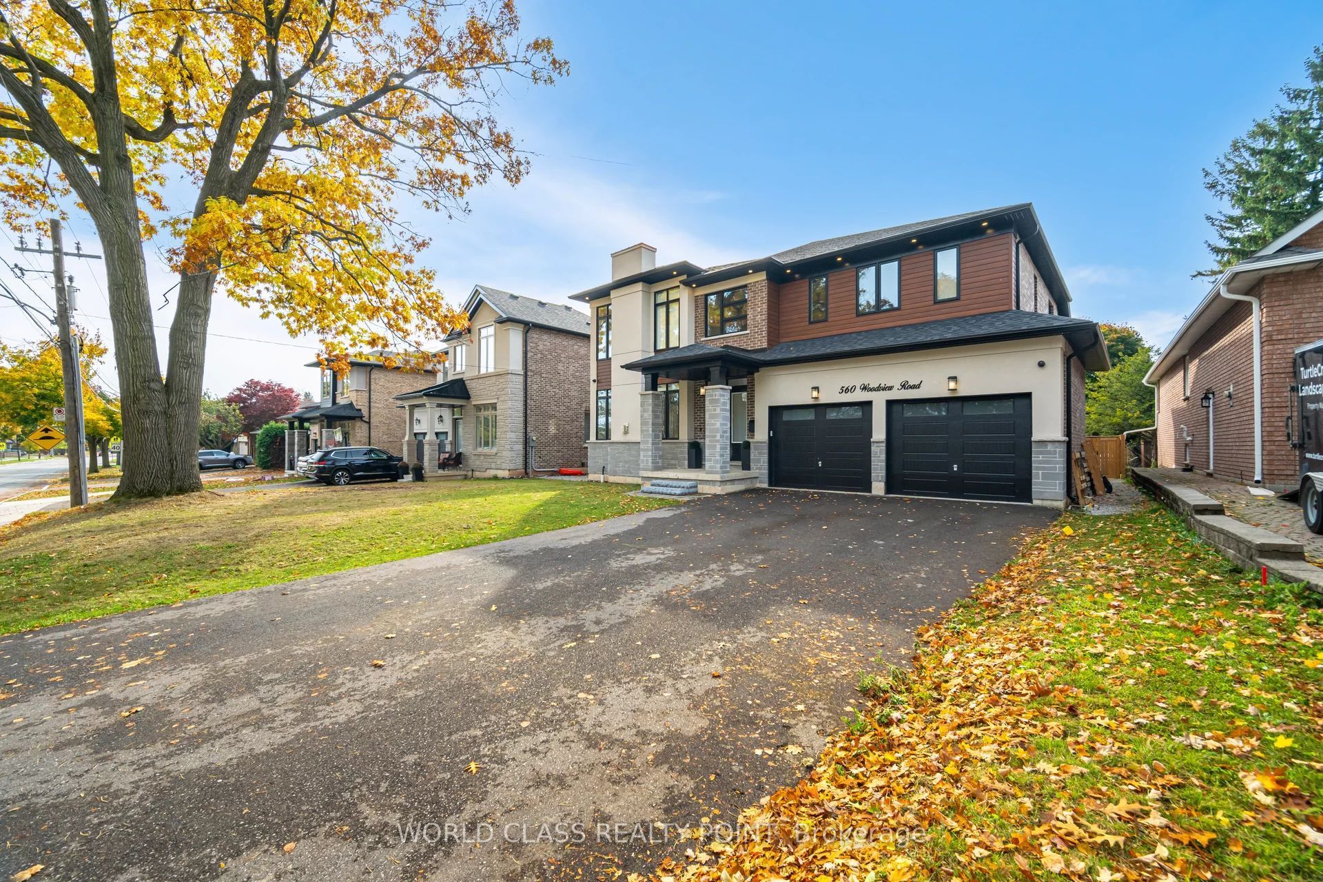 560 Woodview Road, Burlington 2