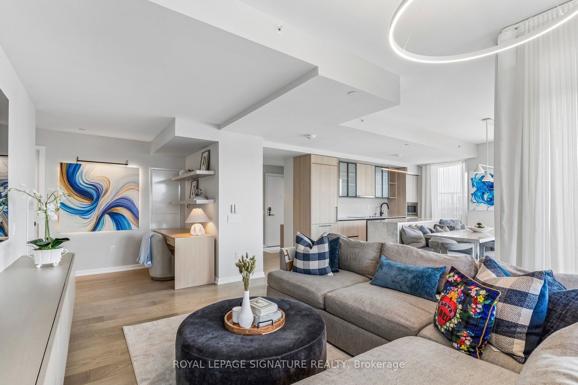 Unit 702 - 10 Graphophone Grove, Toronto 5