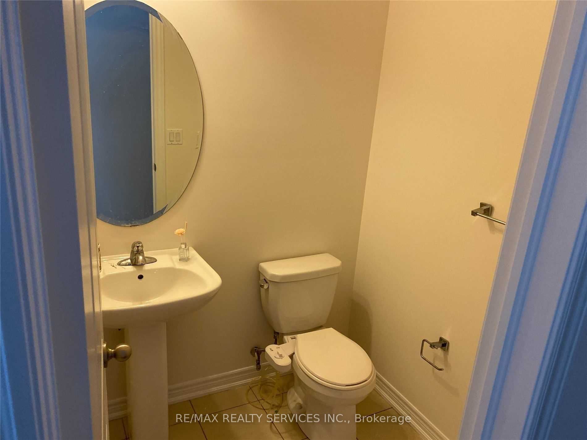 43 Hogan Manor Drive, Brampton 4