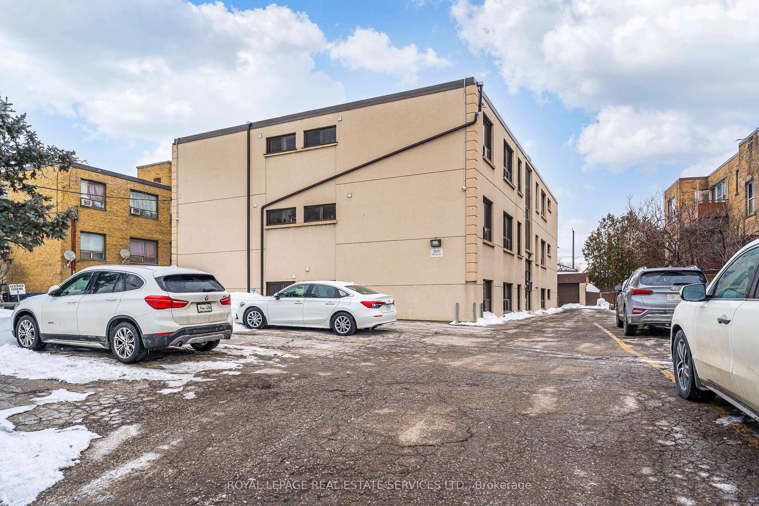 Unit 11 - 2637 Keele Street, North York 4