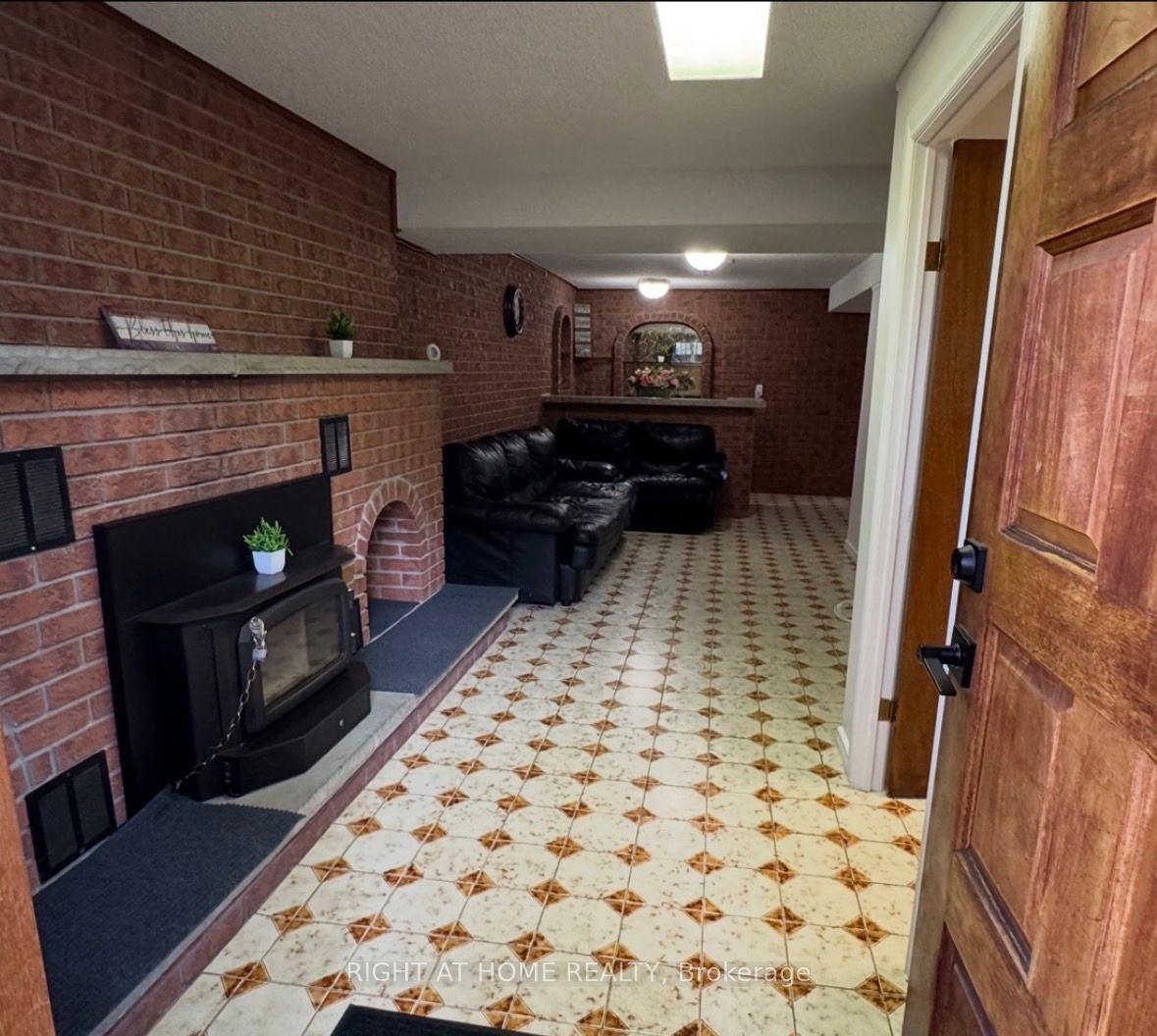 Unit Lower Level - 31 Whitburn Crescent, North York 5