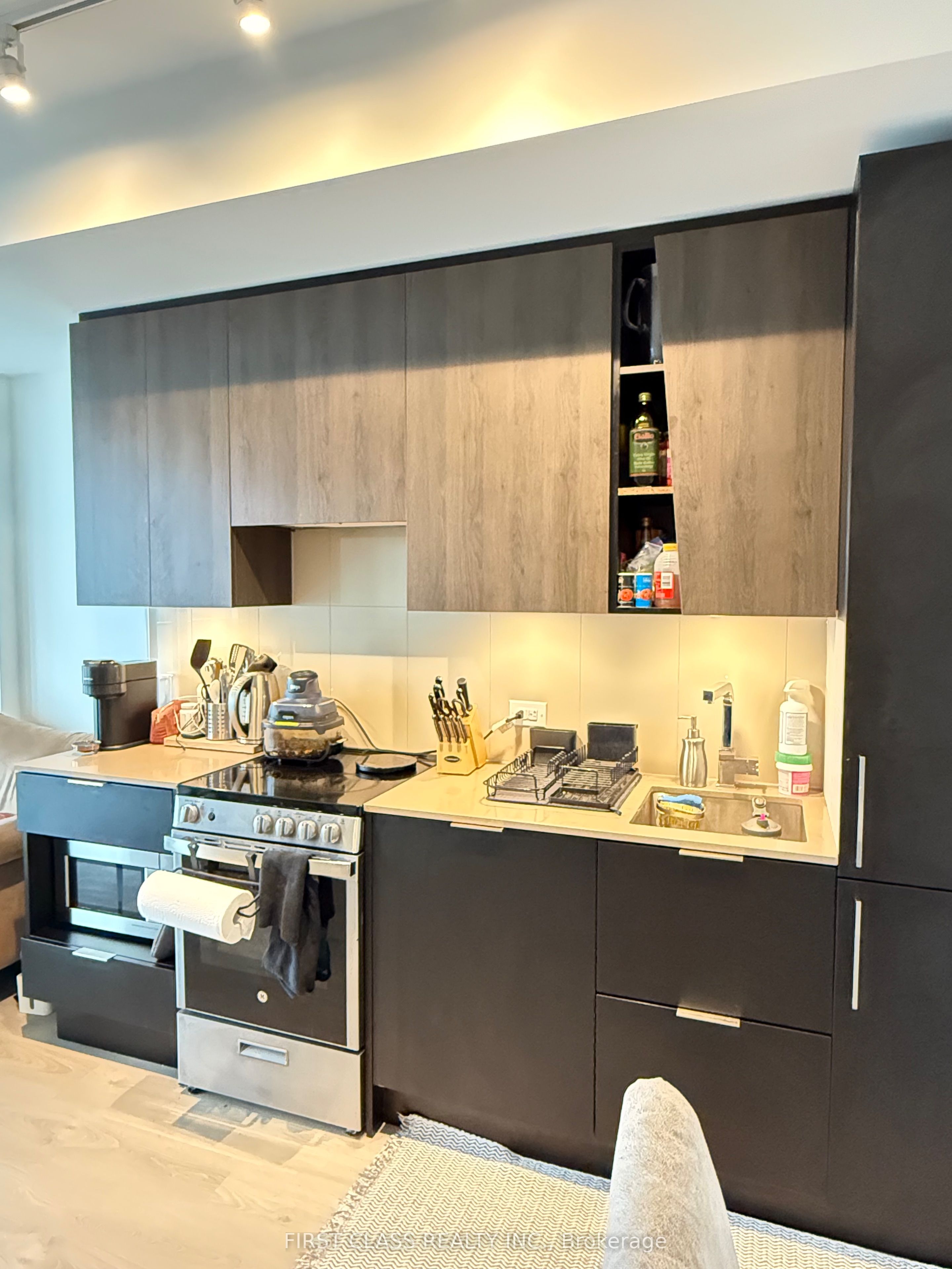 Unit 2513 - 3900 Confederation Parkway, Mississauga 4