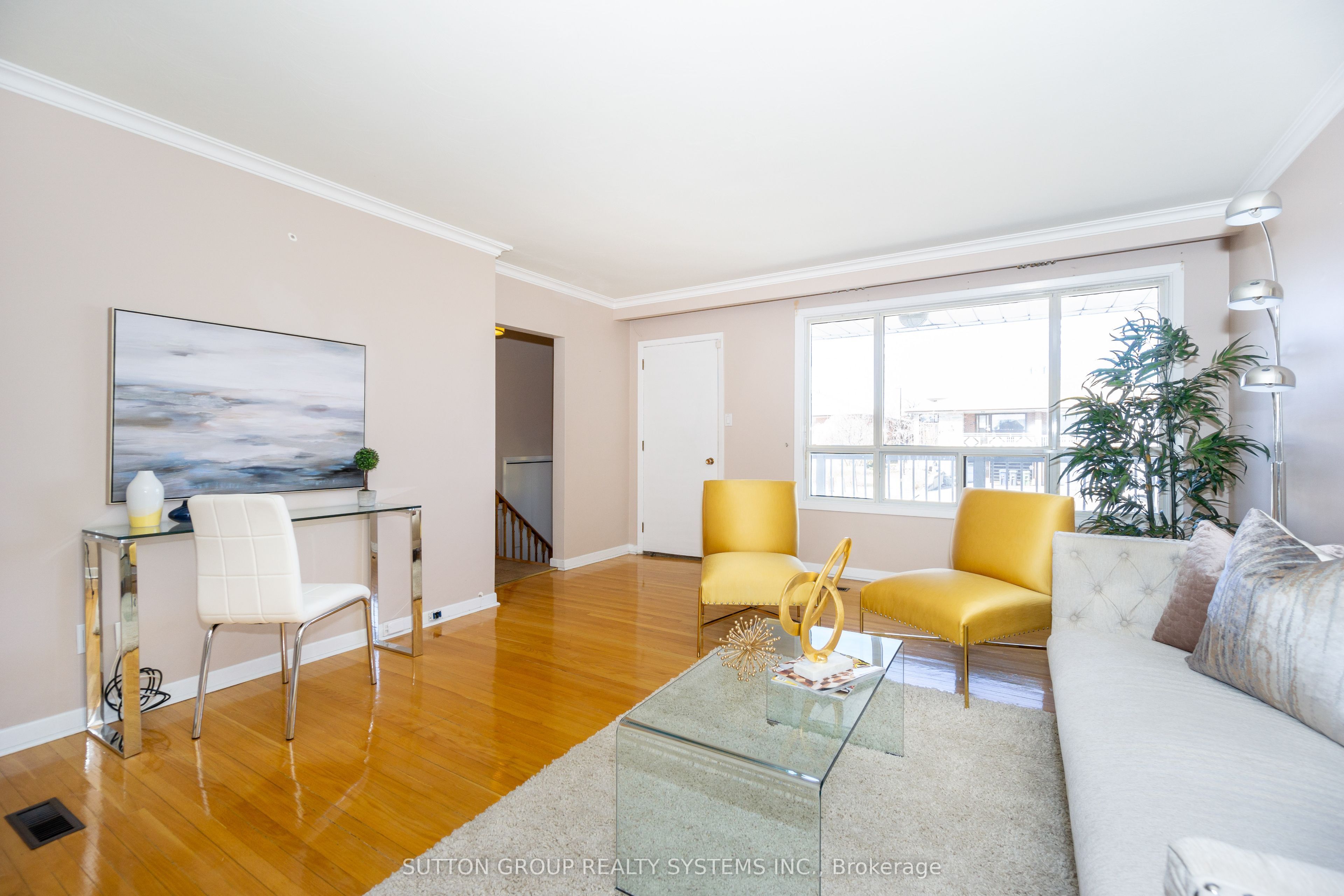 Unit Upper - 233 Hullmar Drive, North York 4