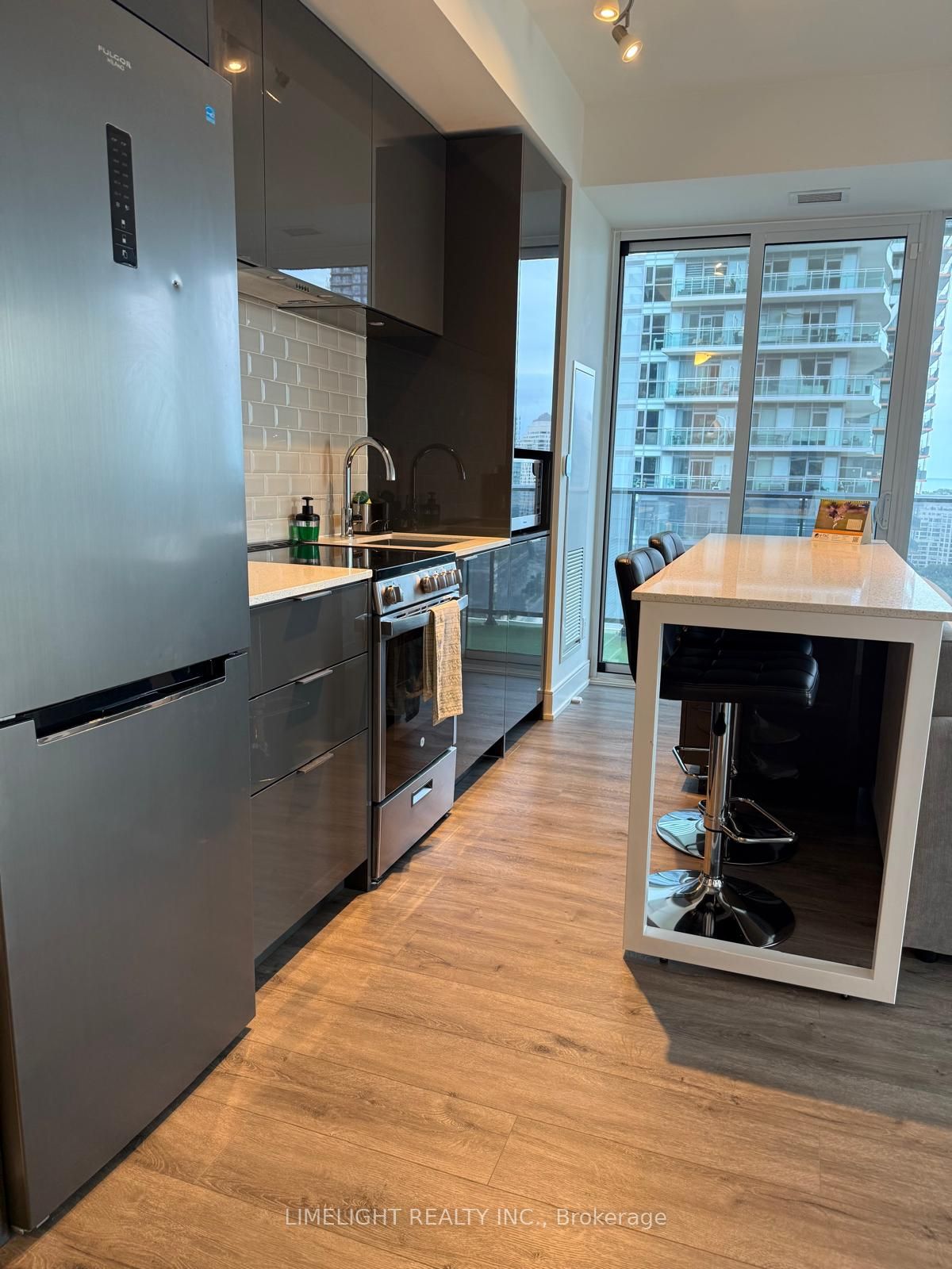 Unit 2009 - 70 Annie Craig Drive, Etobicoke 3