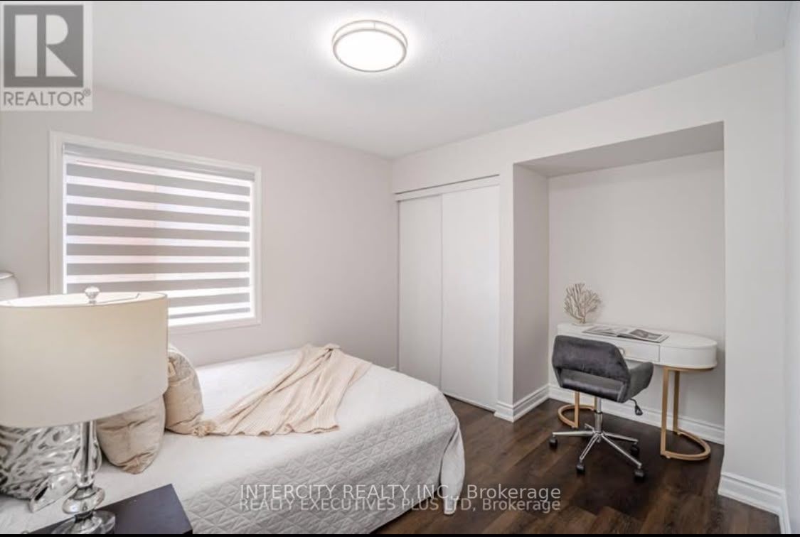 36 Minna Trail, Brampton 5