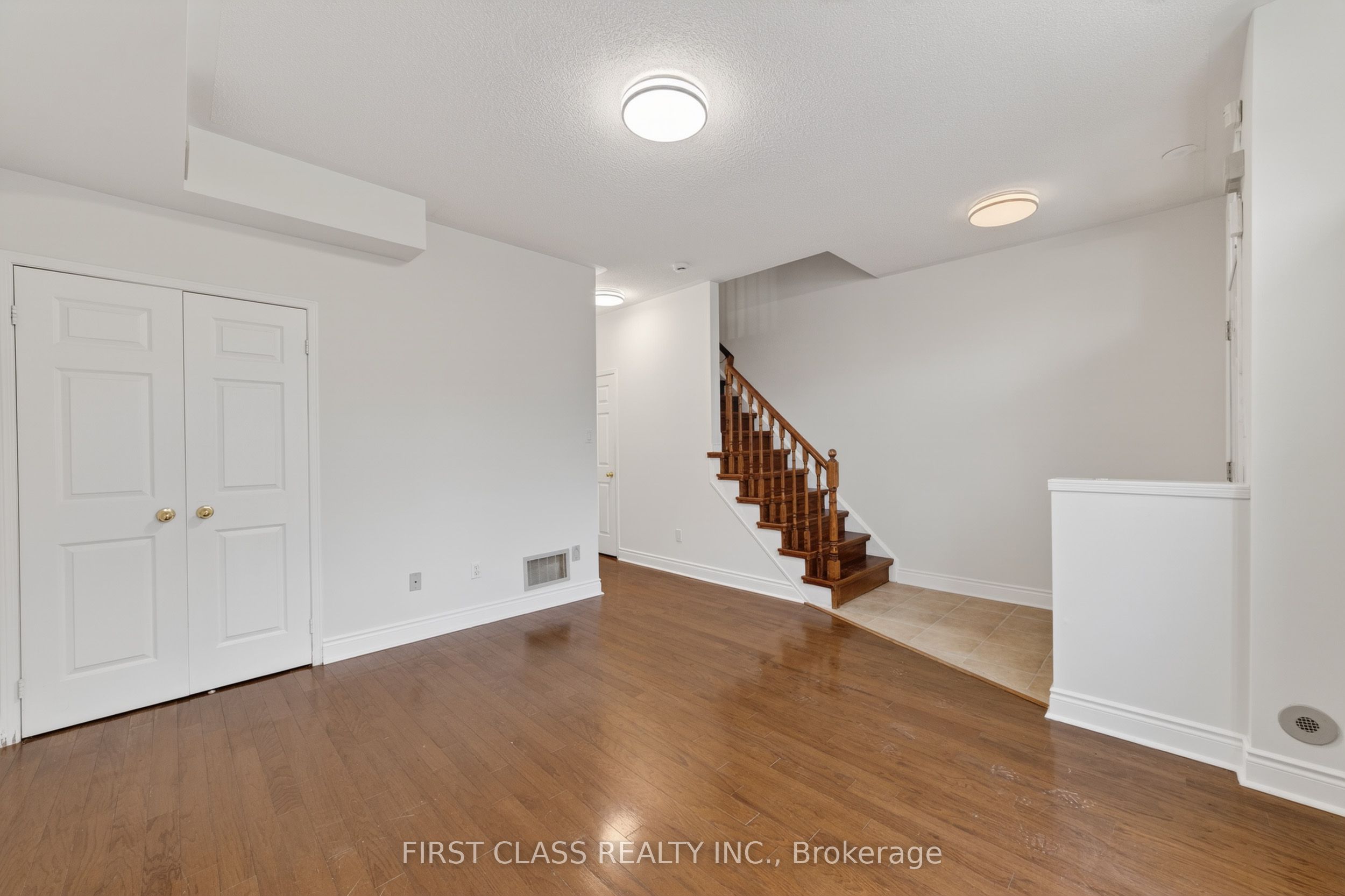 Unit 10 - 3076 Lake Shore Boulevard W, Etobicoke 4