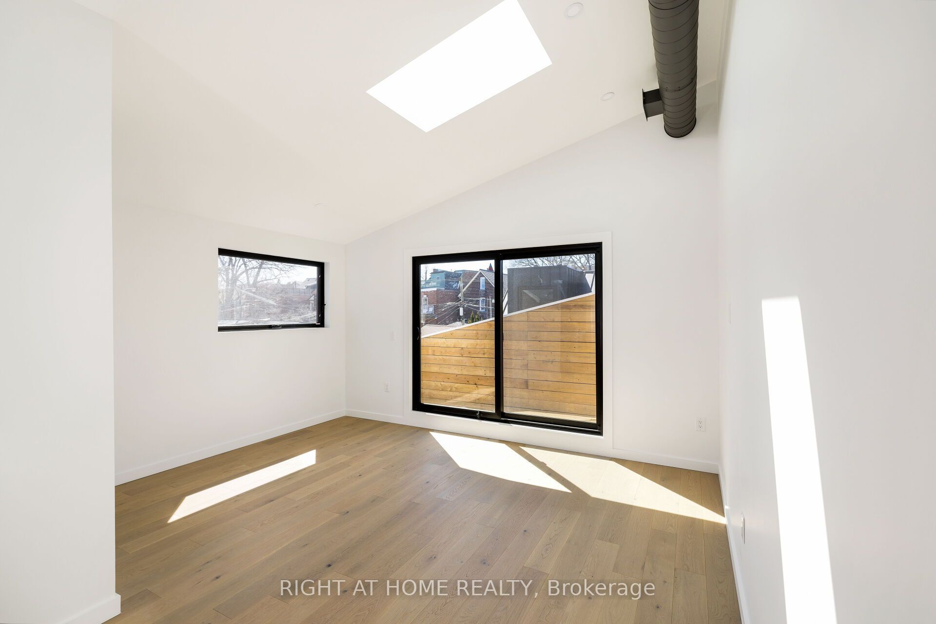 Unit Upper - 86 Lansdowne Avenue, Toronto 2