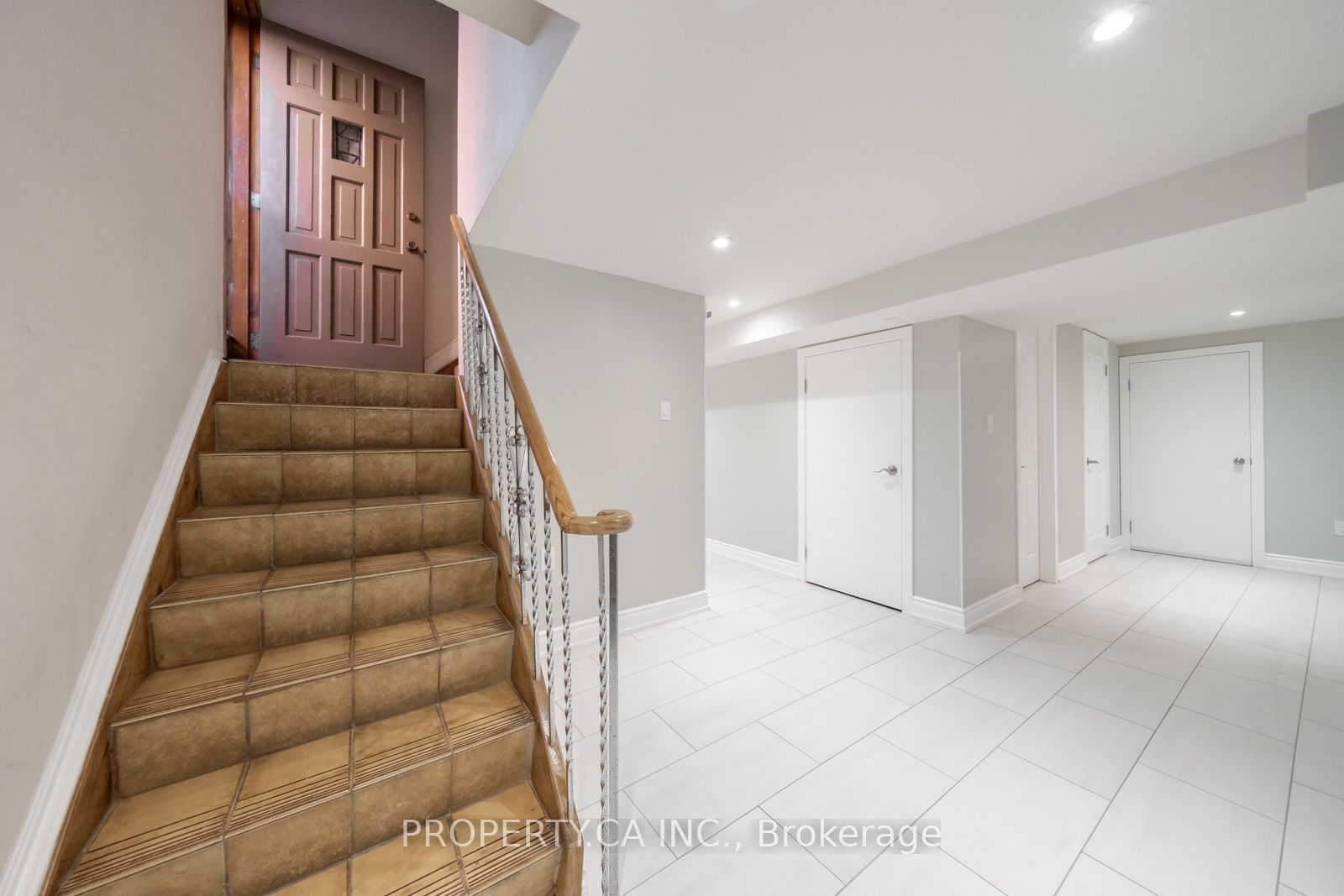 Unit Bsmt - 14 Alladin Avenue, North York 2