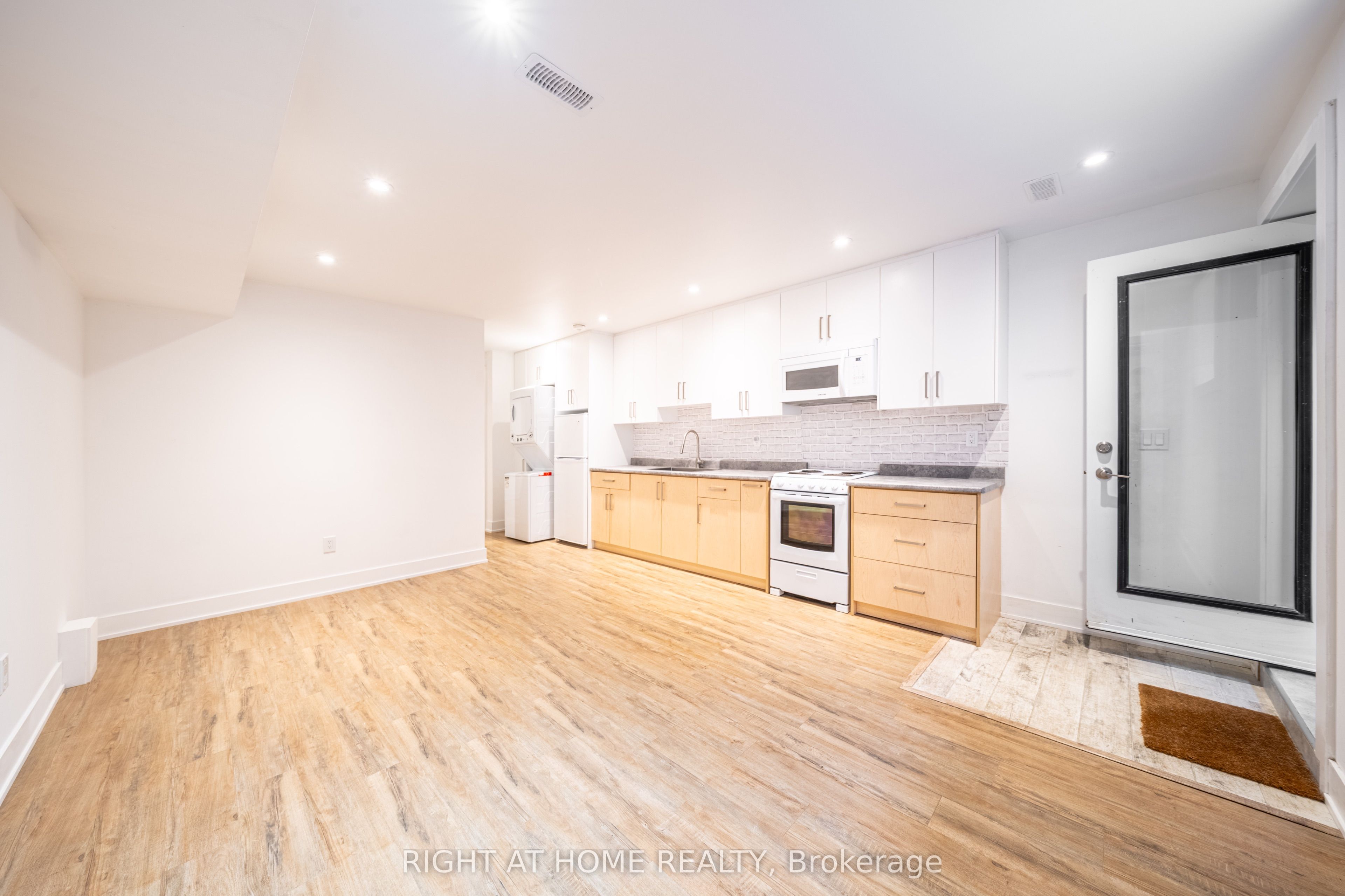 Unit Lower - 49 B East Drive, Toronto 2