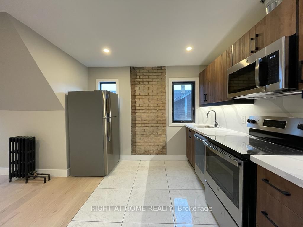 Unit 3 - 363 Parkside Drive, Toronto 4